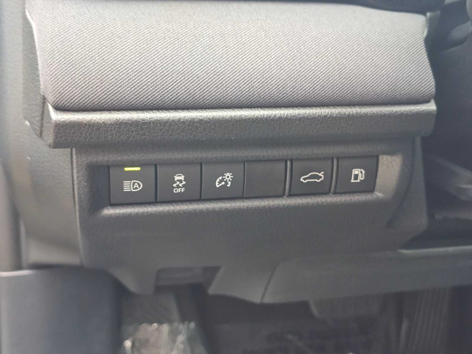 2025 Toyota Camry LE - Photo 23