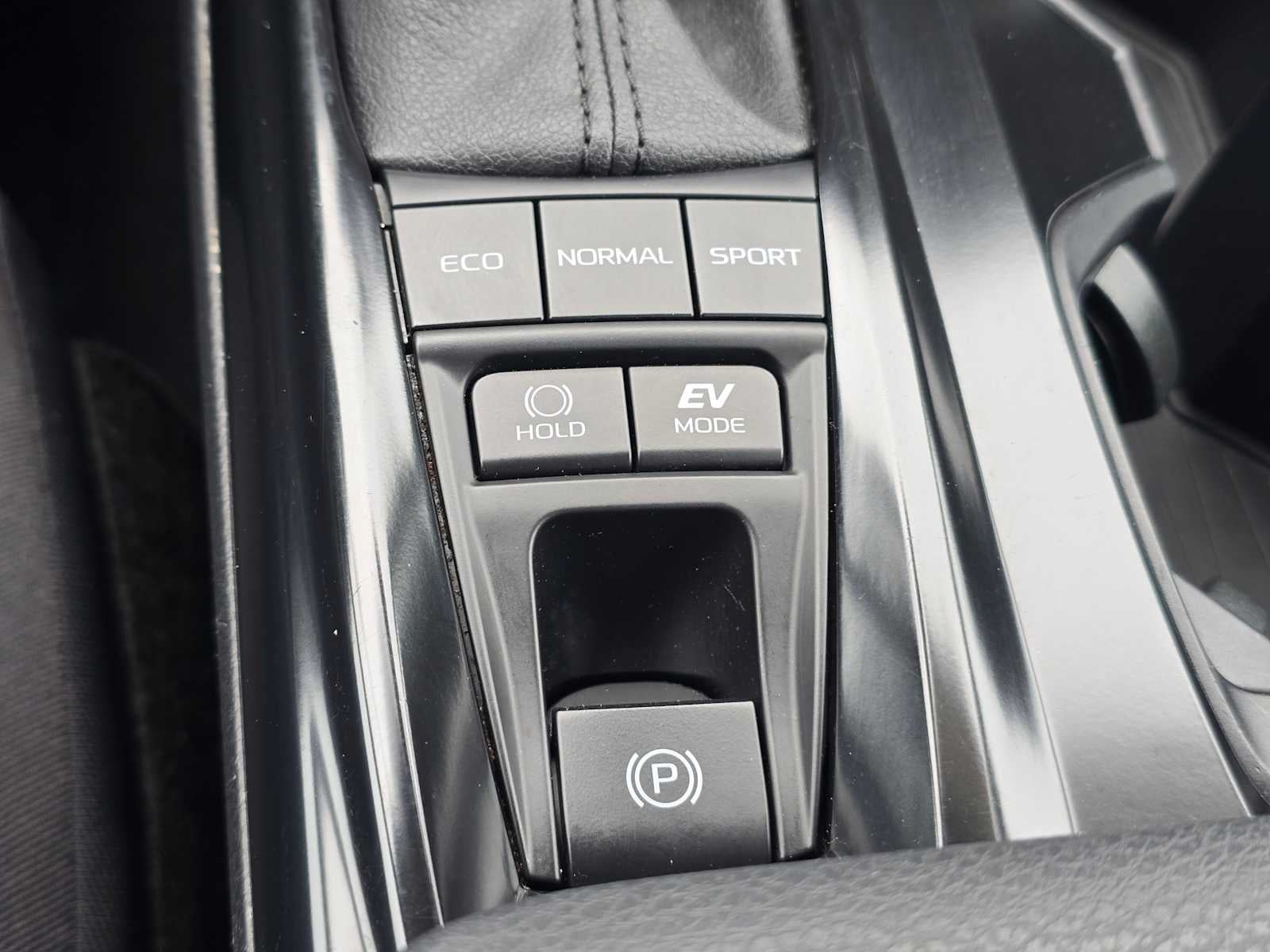 2025 Toyota Camry LE - Photo 30