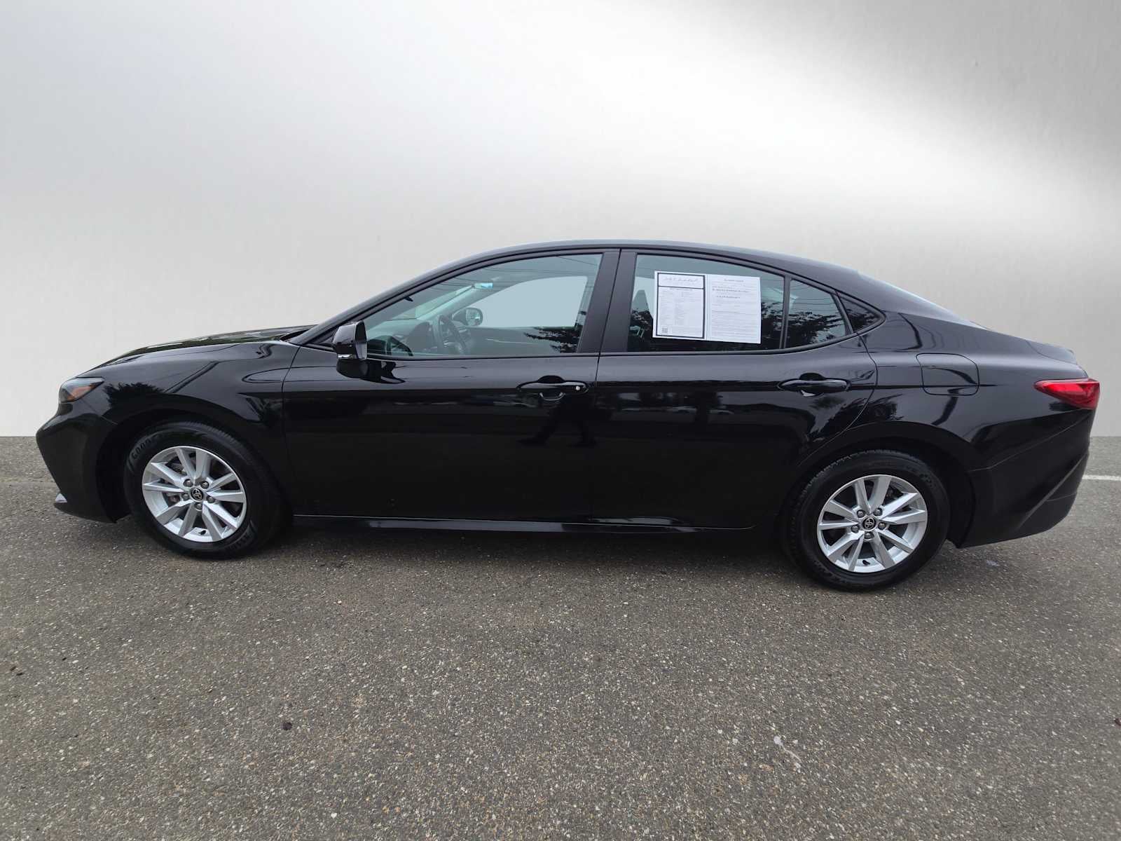 2025 Toyota Camry LE - Photo 6