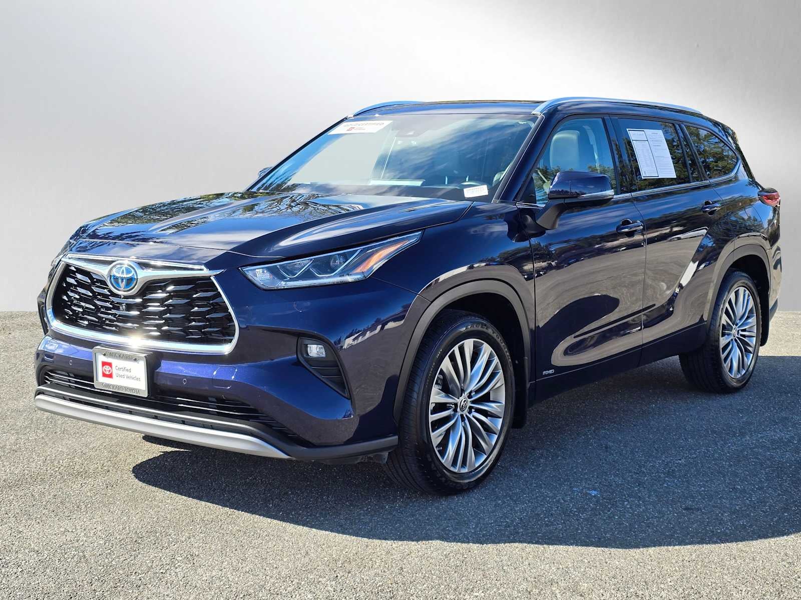 2022 Toyota Highlander Hybrid Platinum