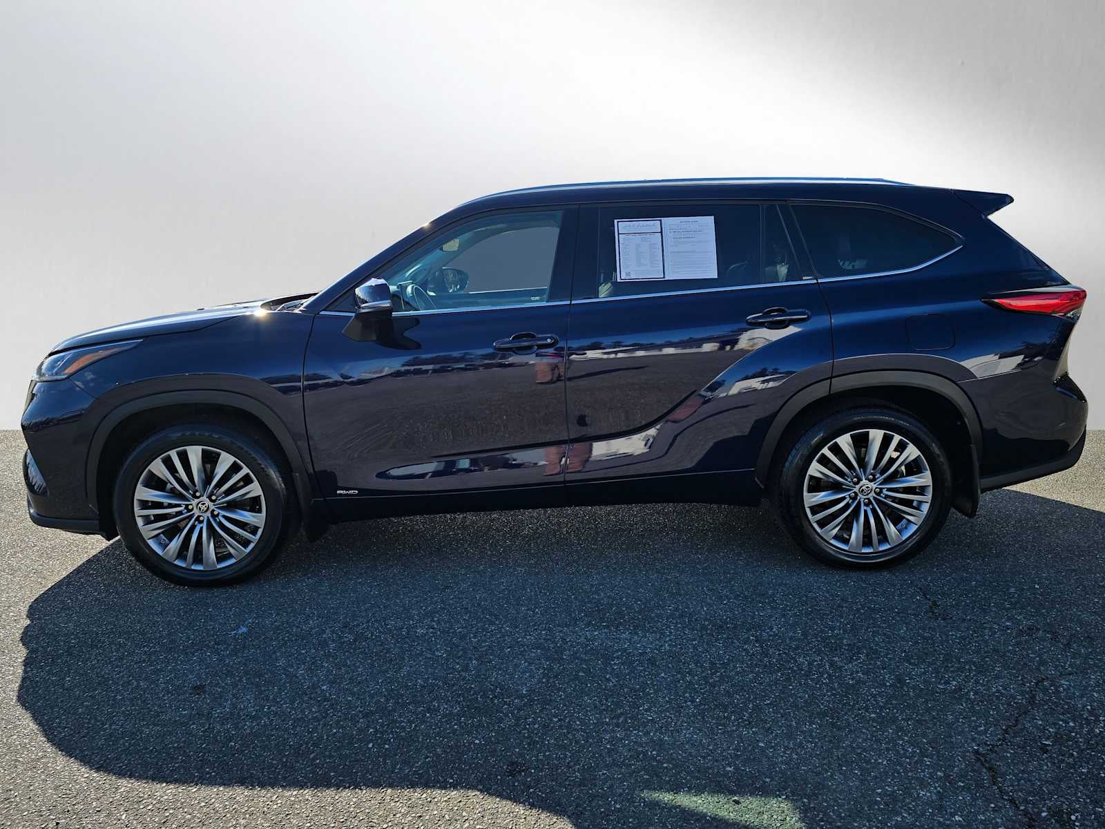 2022 Toyota Highlander Hybrid Platinum