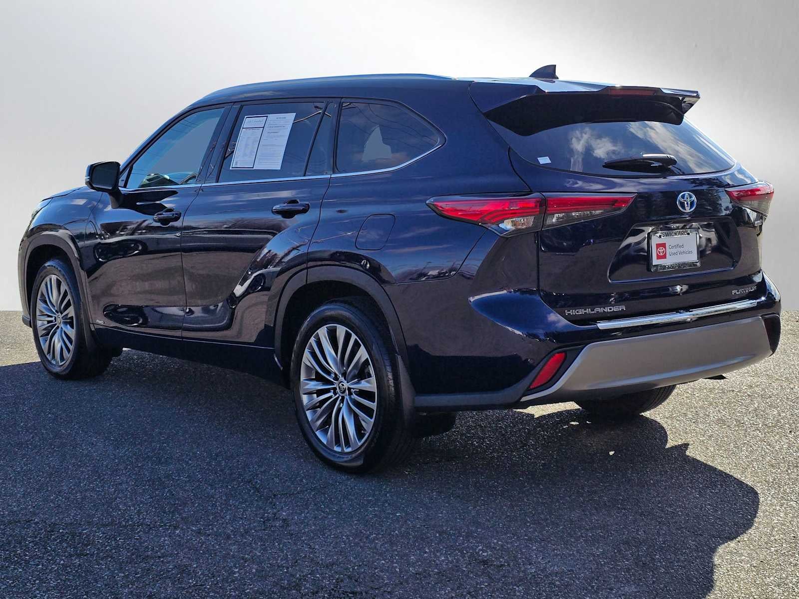 2022 Toyota Highlander Hybrid Platinum