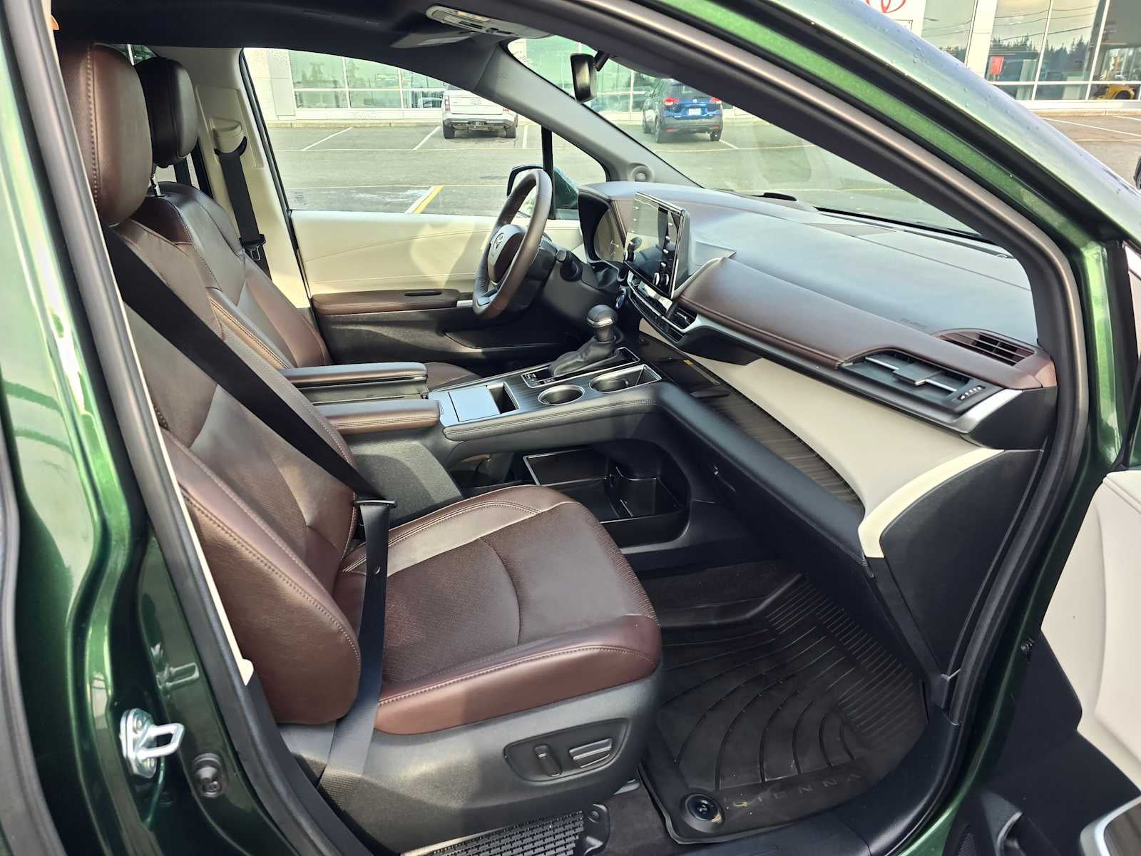 2024 Toyota Sienna Platinum