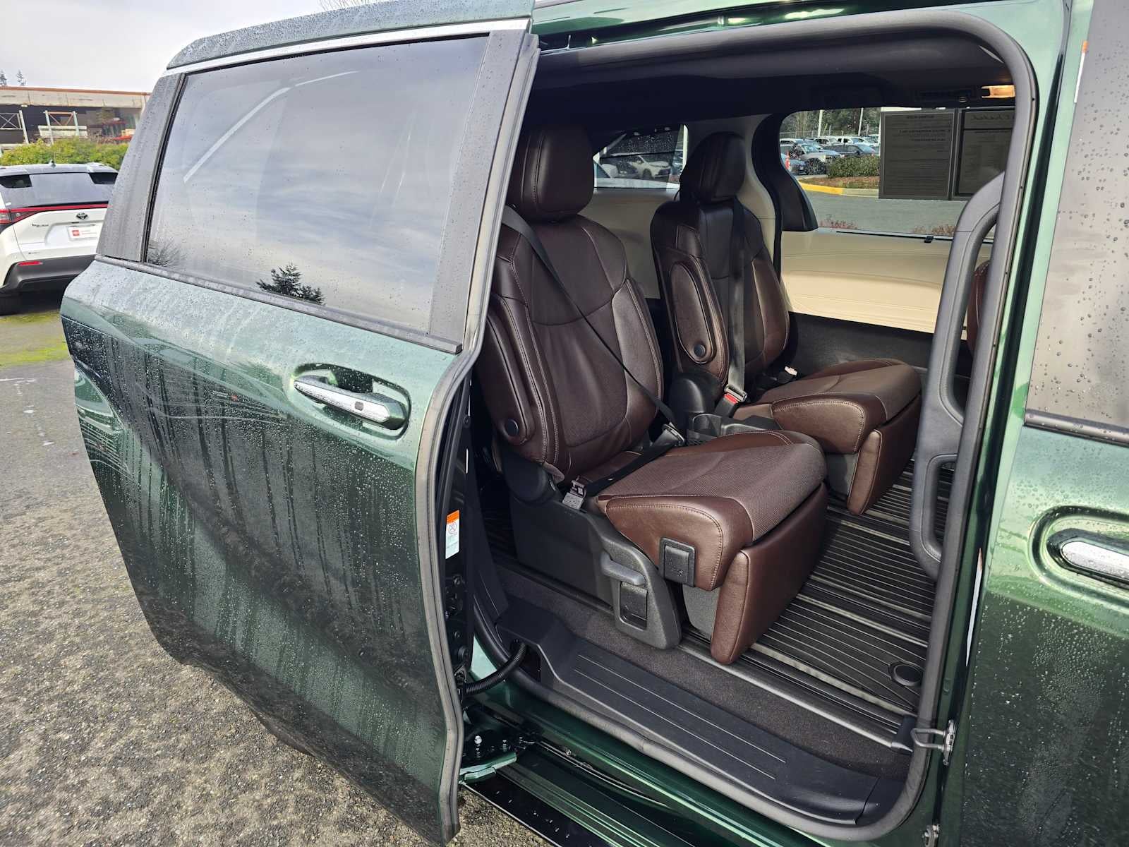 2024 Toyota Sienna Platinum