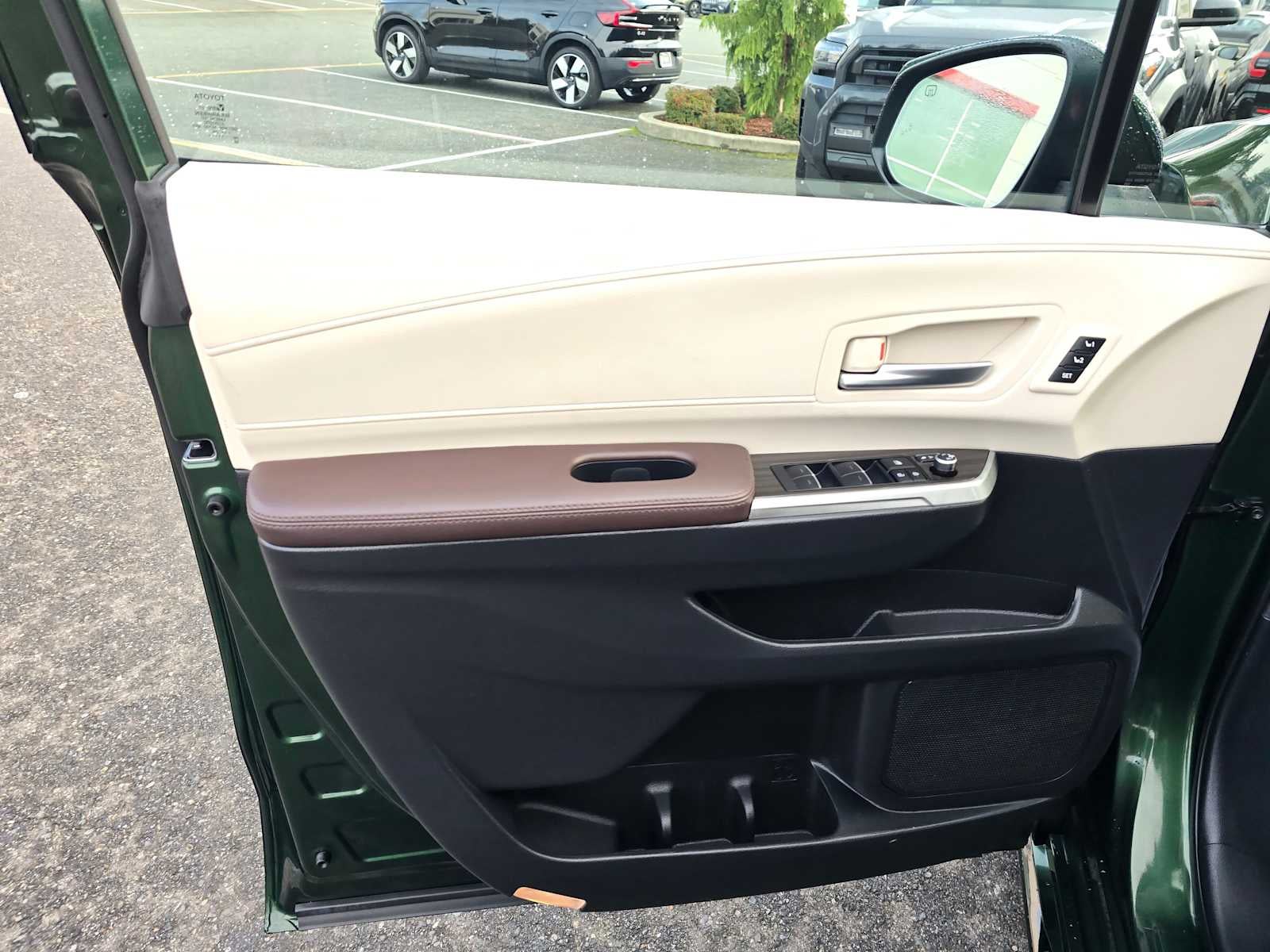 2024 Toyota Sienna Platinum