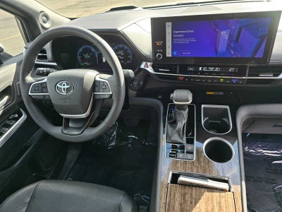 2025 Toyota Sienna Platinum