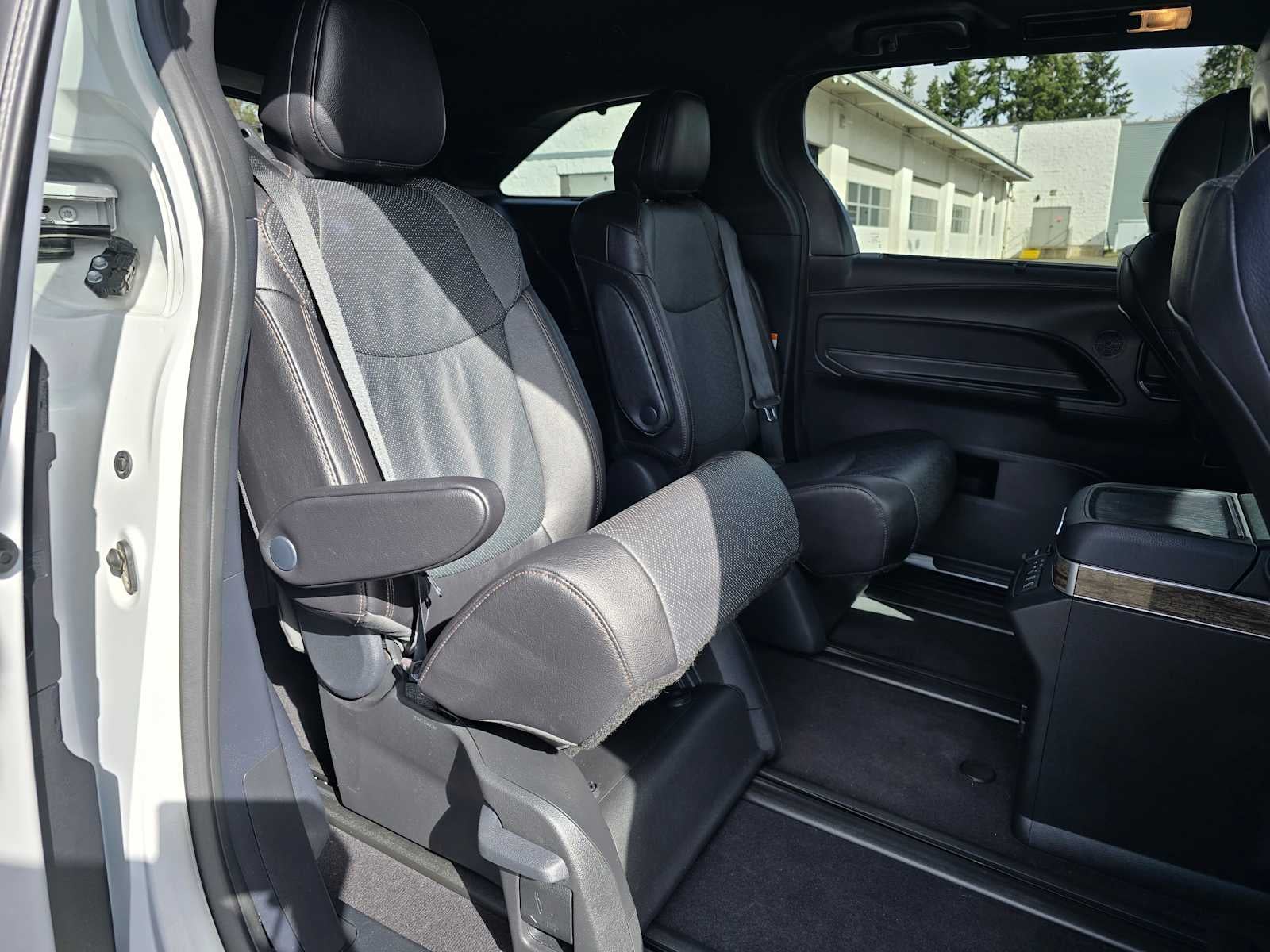 2025 Toyota Sienna Platinum