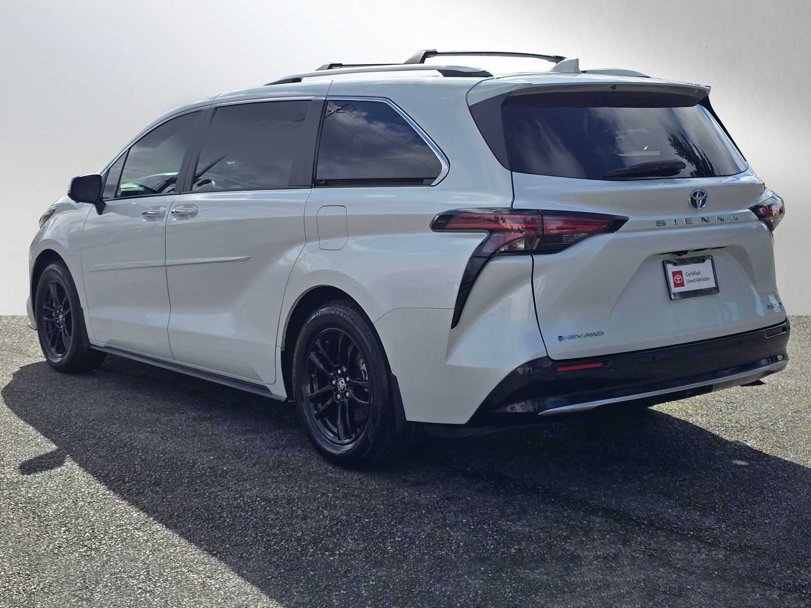 2025 Toyota Sienna Platinum