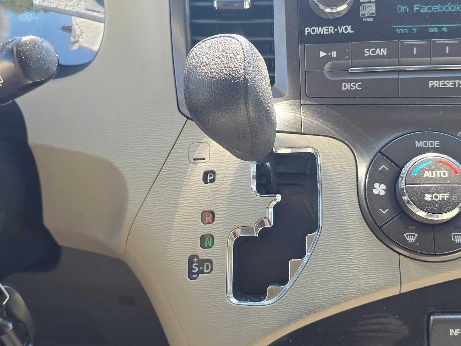 2014 Toyota Sienna LE