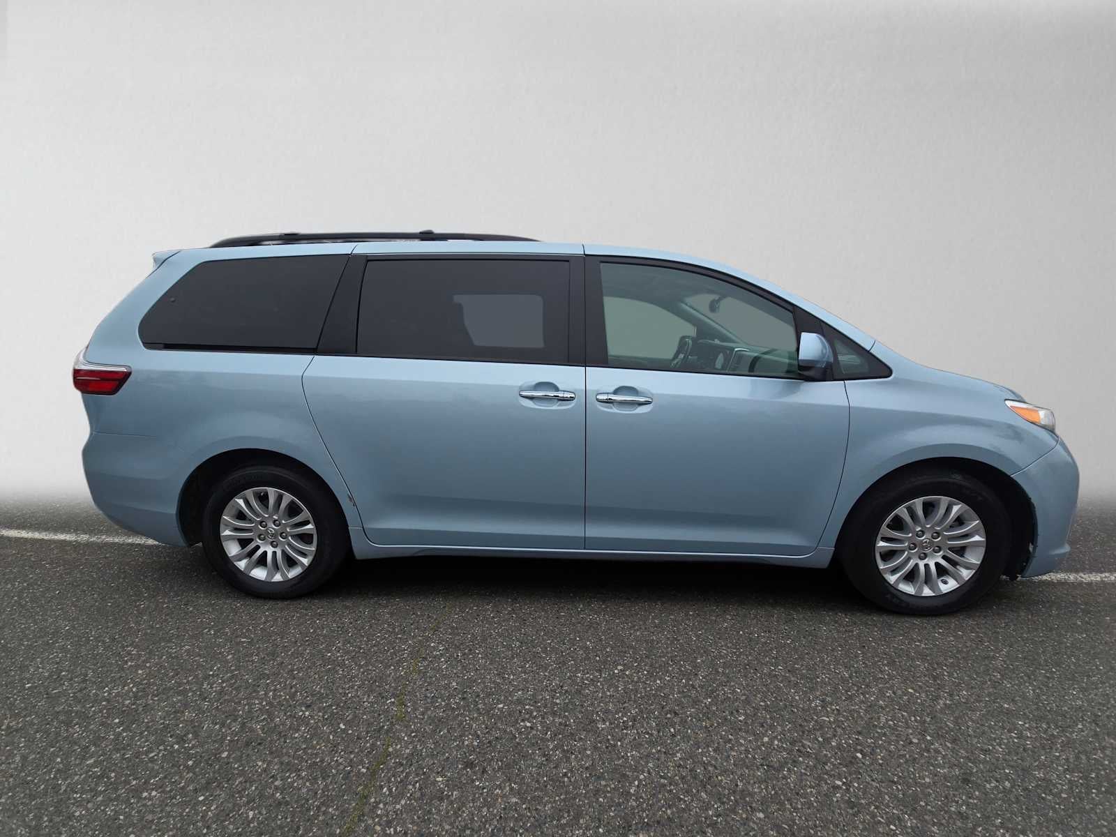 2016 Toyota Sienna XLE