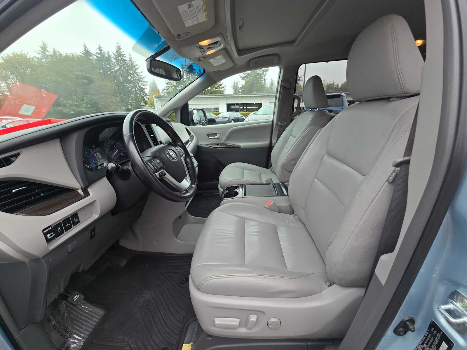 2016 Toyota Sienna XLE