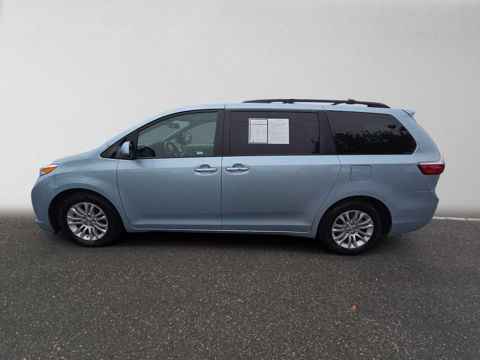 2016 Toyota Sienna XLE