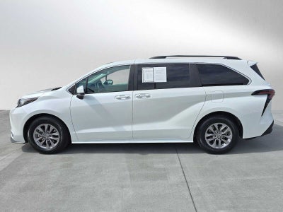 2023 Toyota Sienna XLE