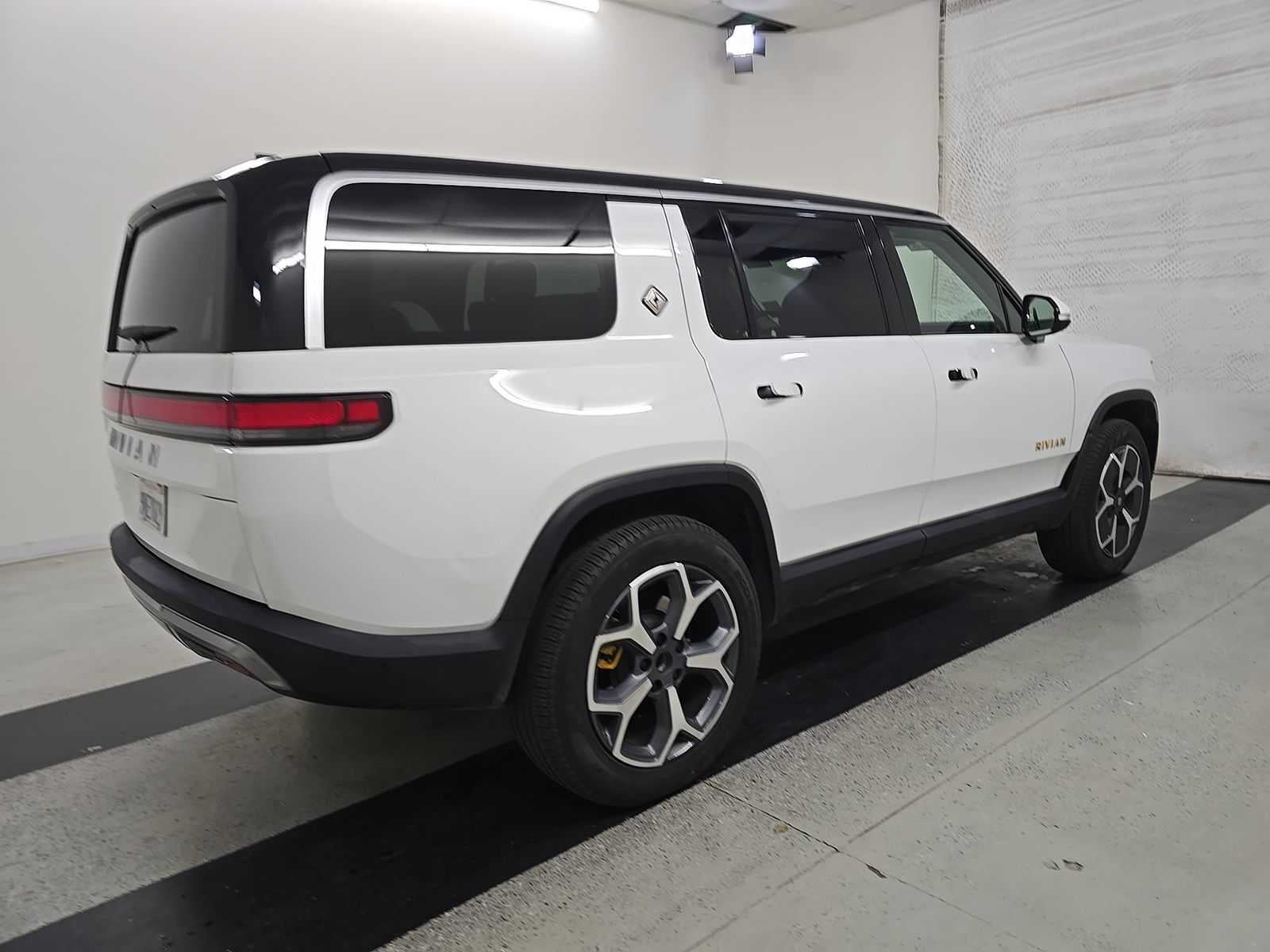 2024 Rivian R1S Adventure