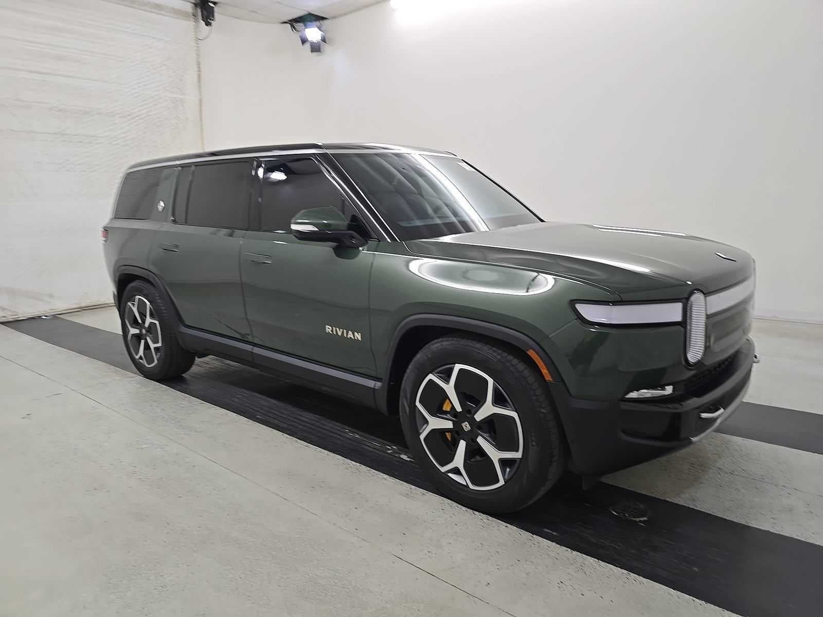 2024 Rivian R1S Adventure