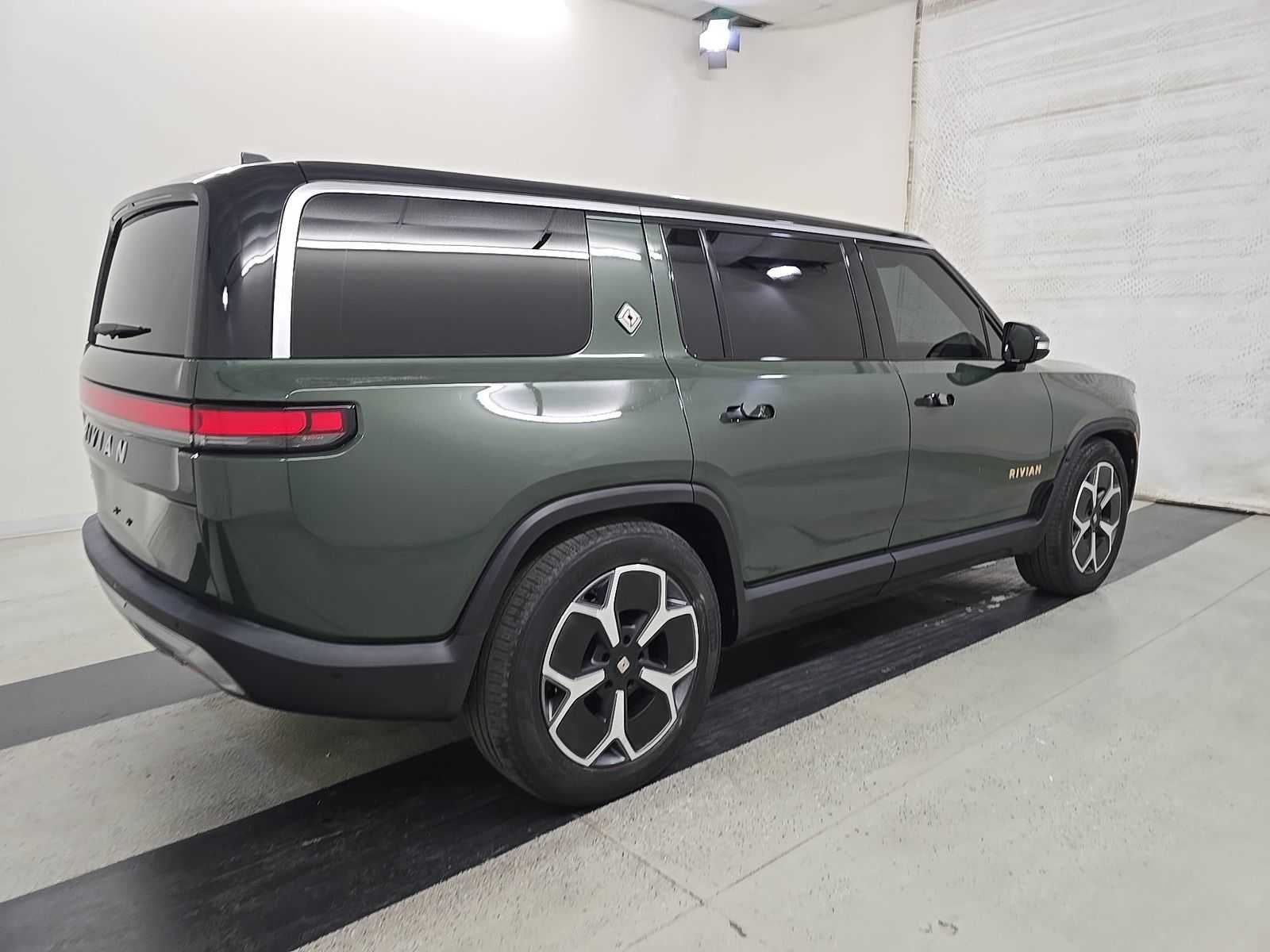 2024 Rivian R1S Adventure