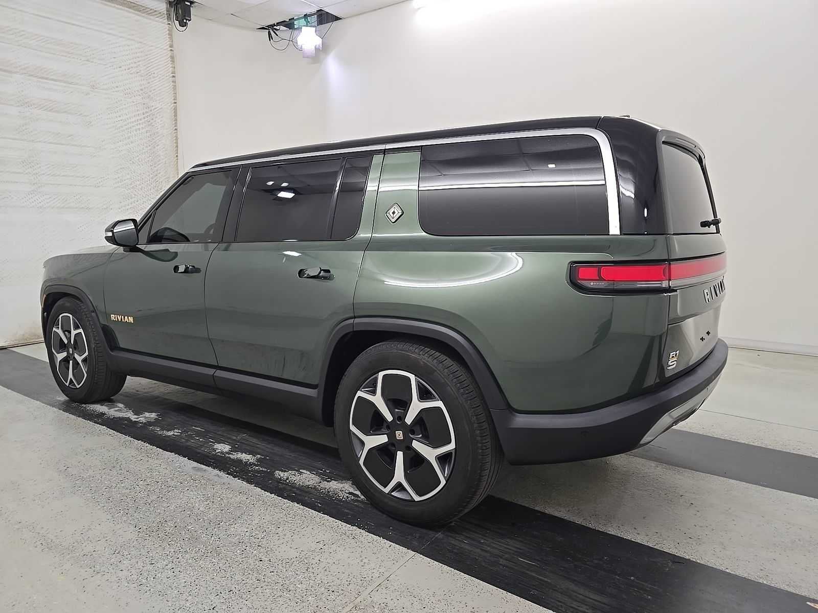 2024 Rivian R1S Adventure