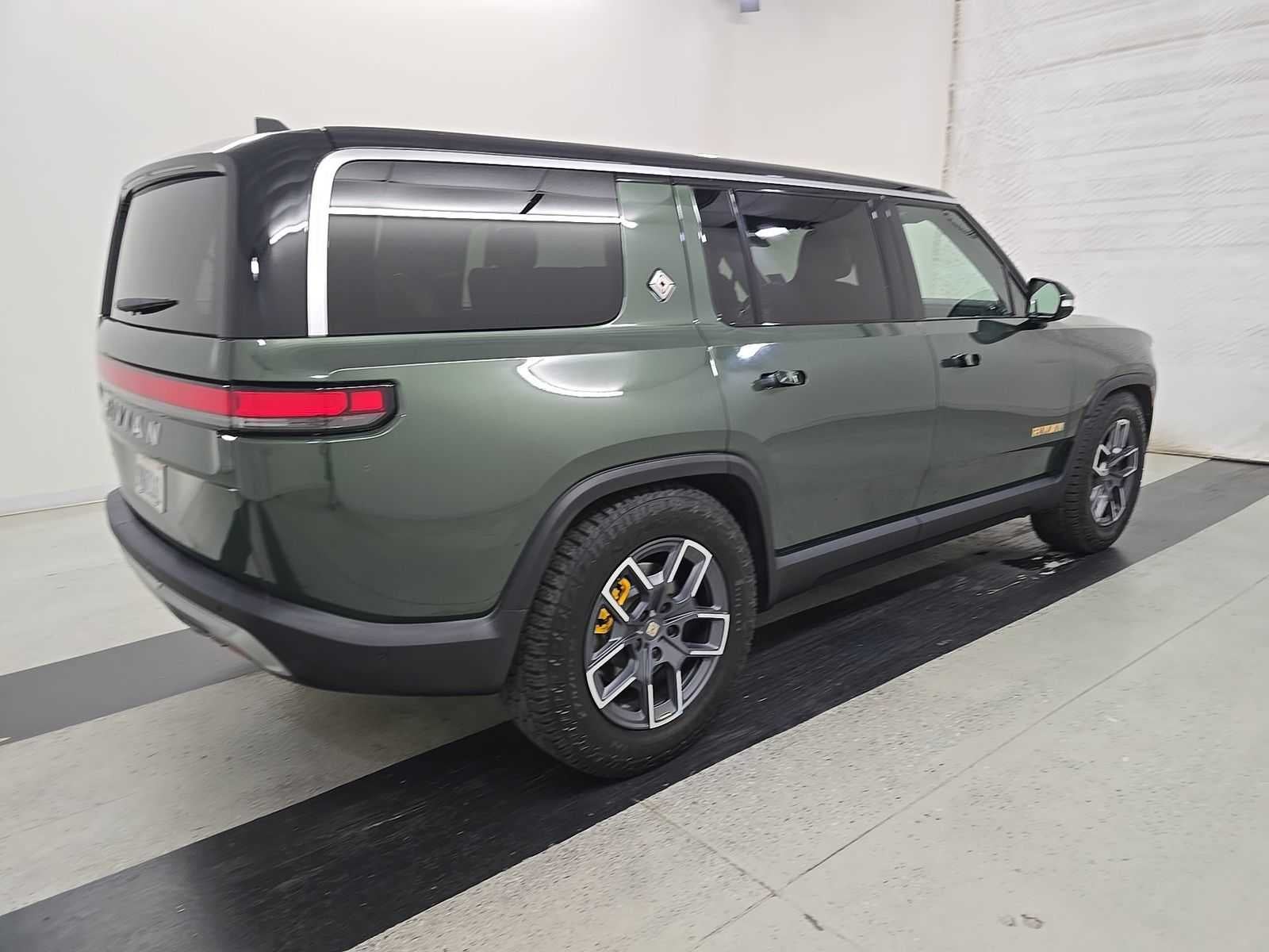 2024 Rivian R1S Adventure