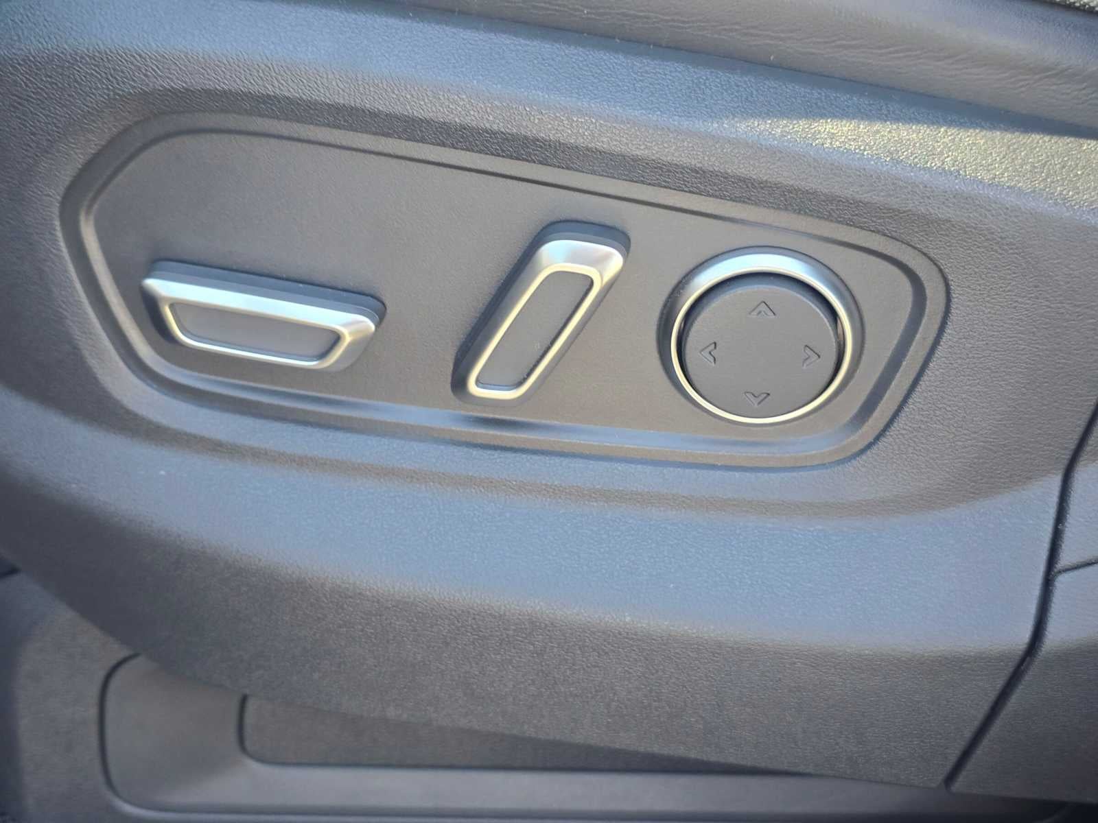 2024 Rivian R1S Adventure