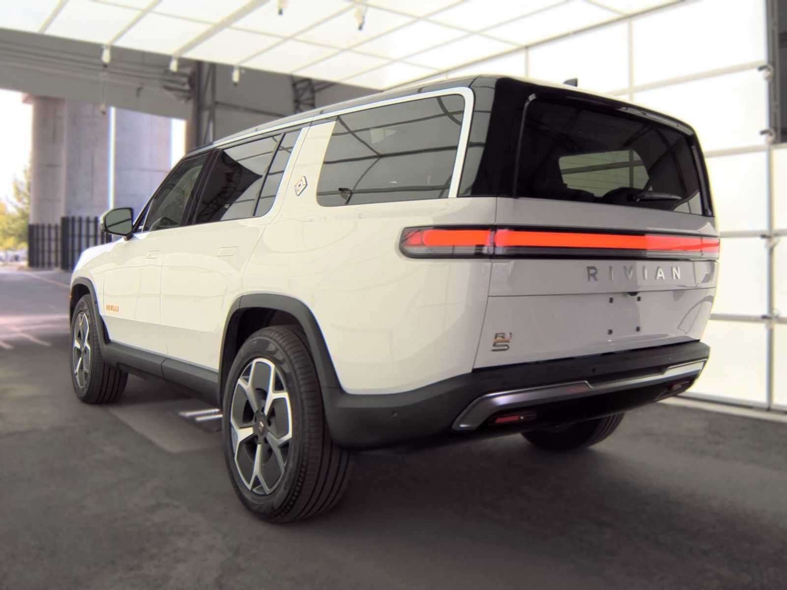 2024 Rivian R1S Adventure