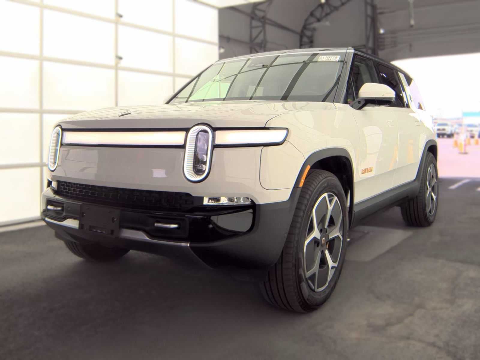 2024 Rivian R1S Adventure