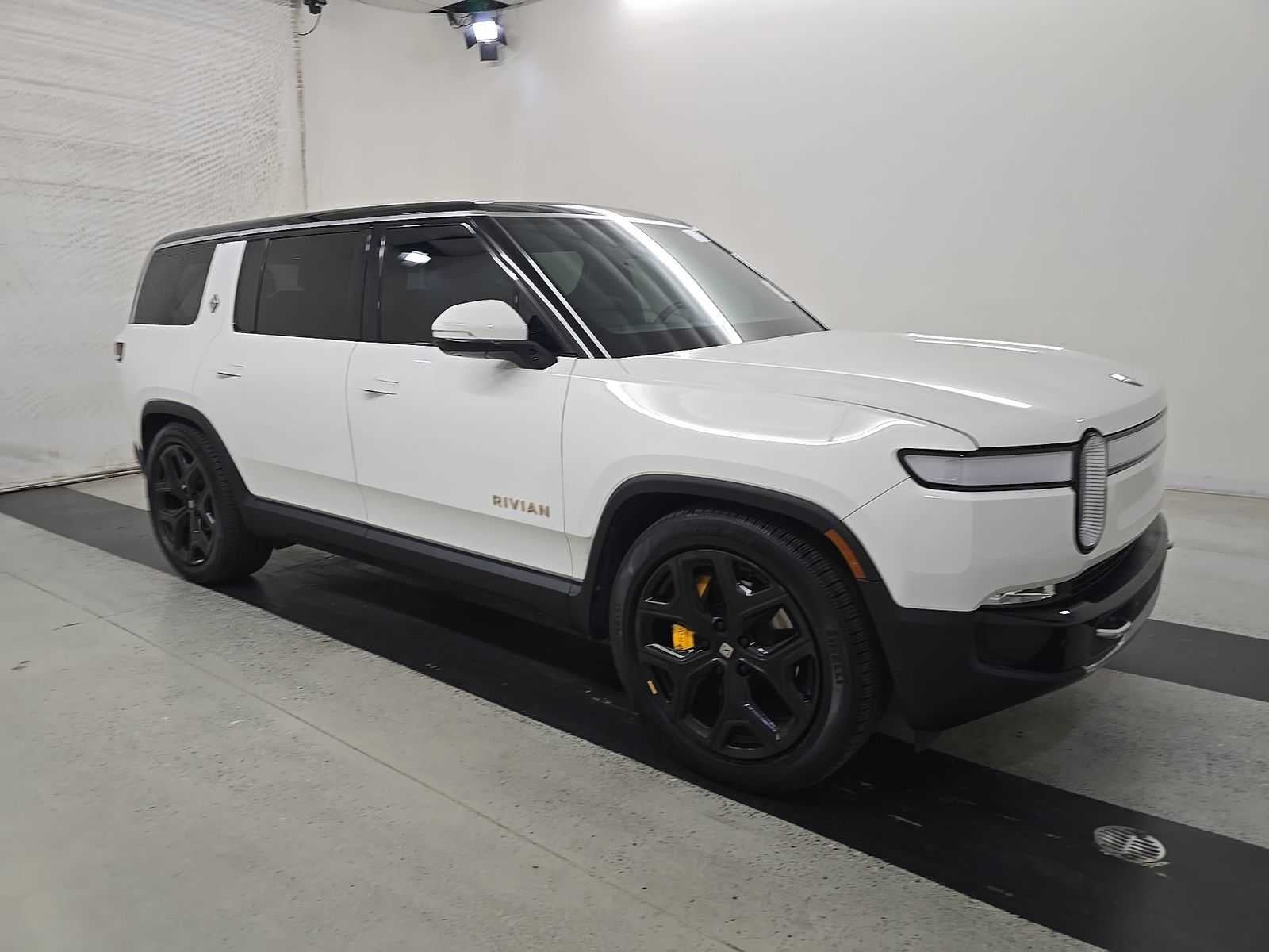 2024 Rivian R1S Adventure