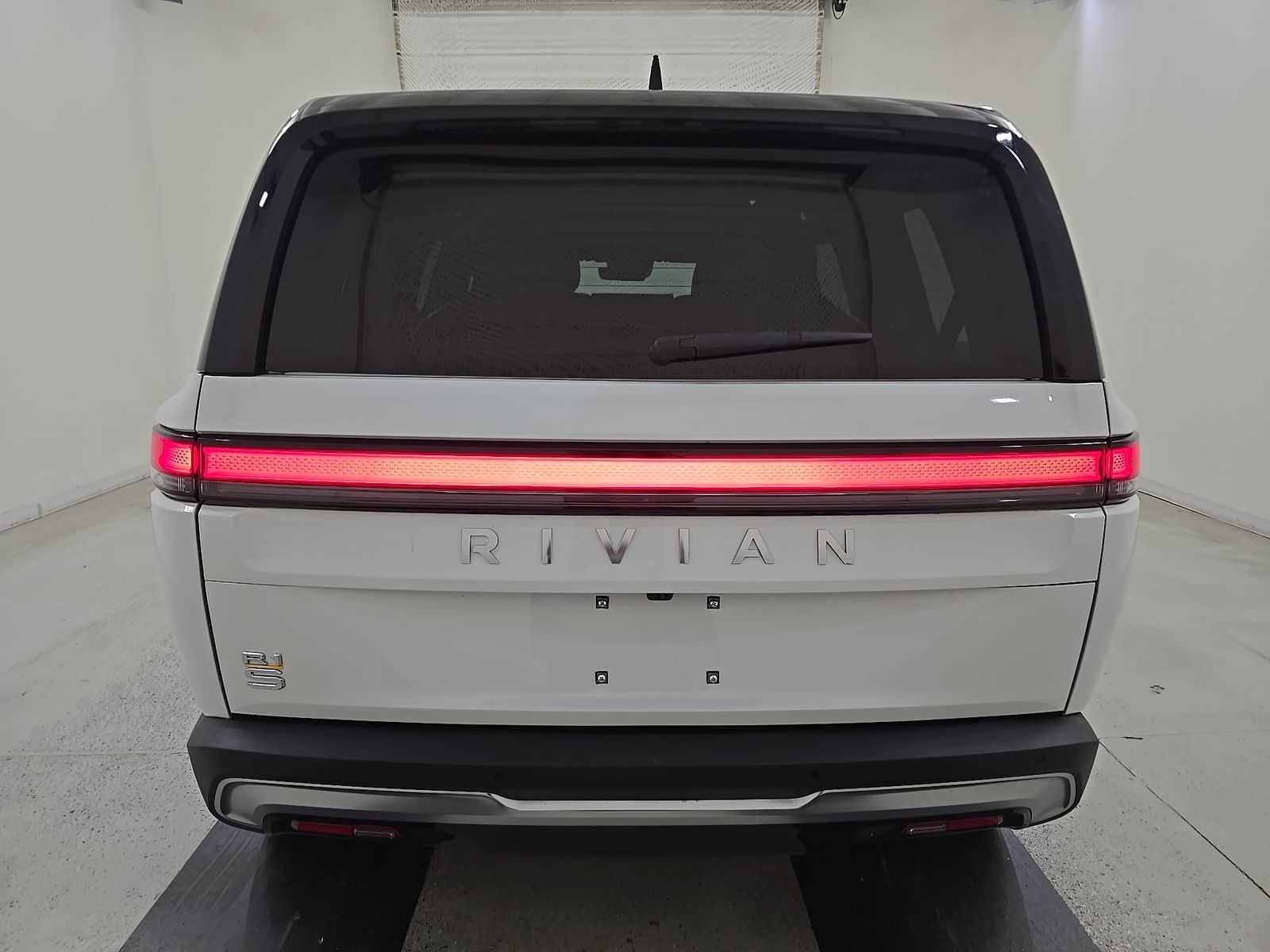 2024 Rivian R1S Adventure