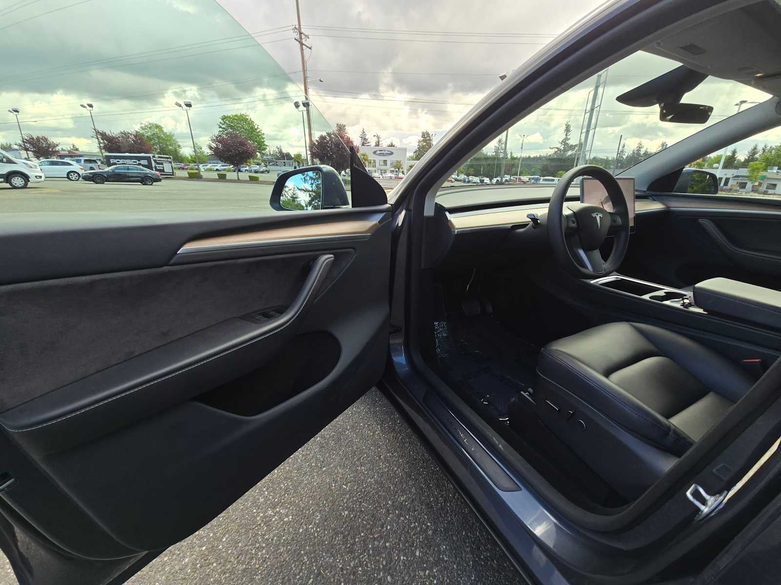 2023 Tesla Model Y Base