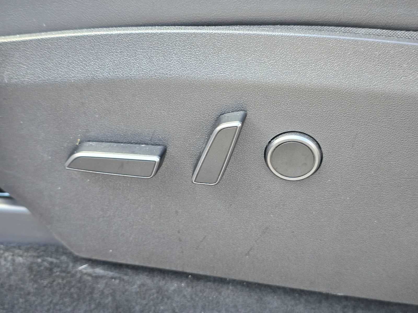 2023 Tesla Model Y Base