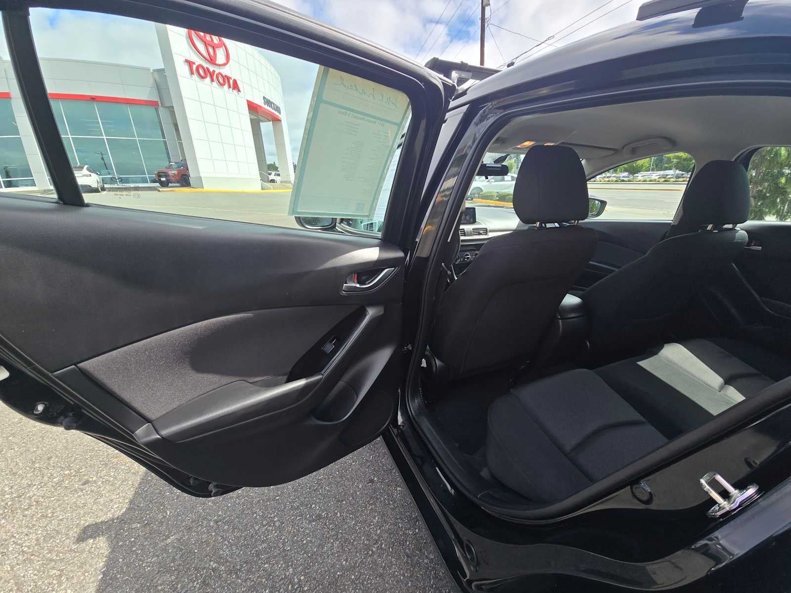 2017 Mazda Mazda3 5-Door Sport