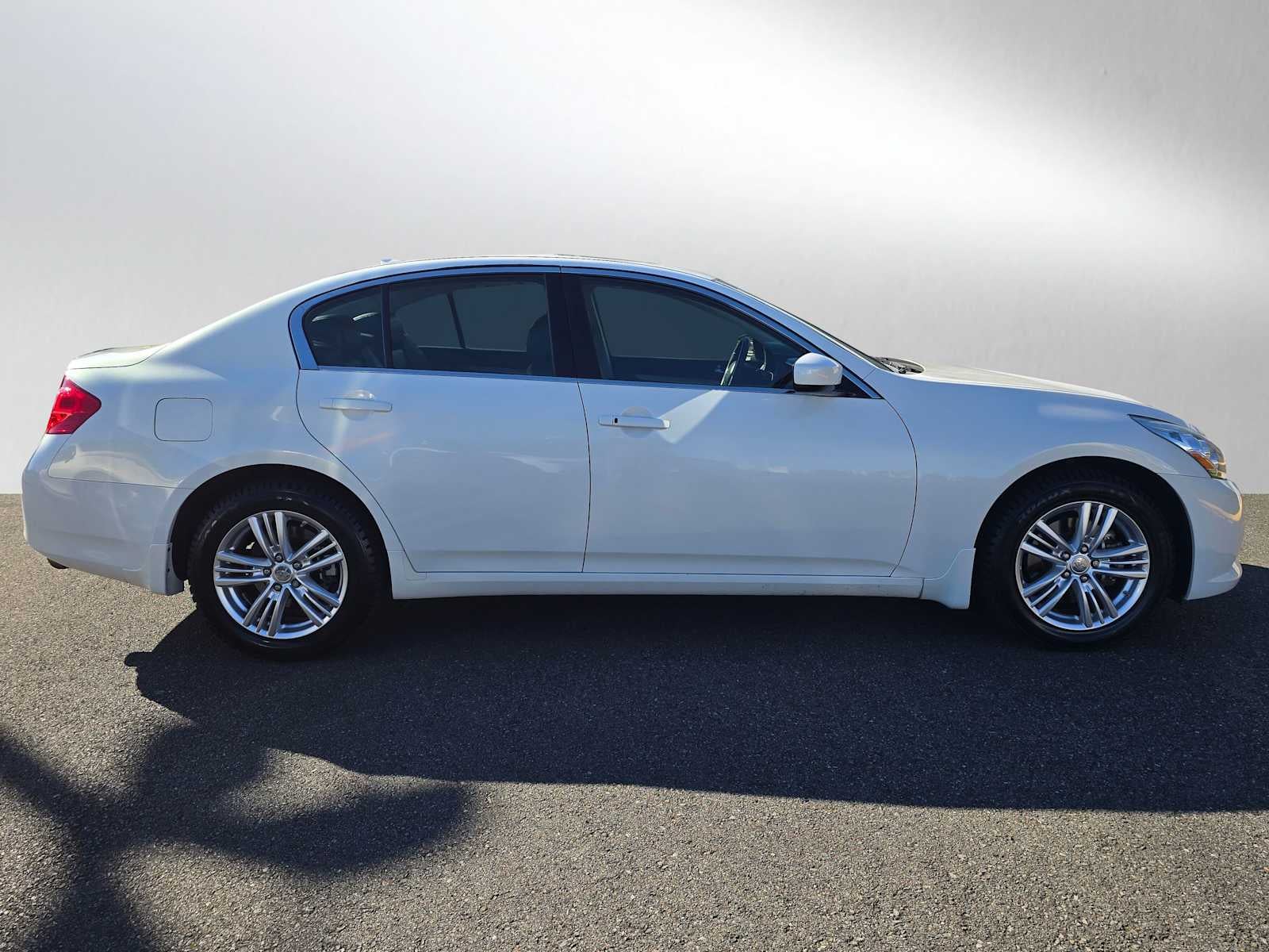 2013 INFINITI G37 x