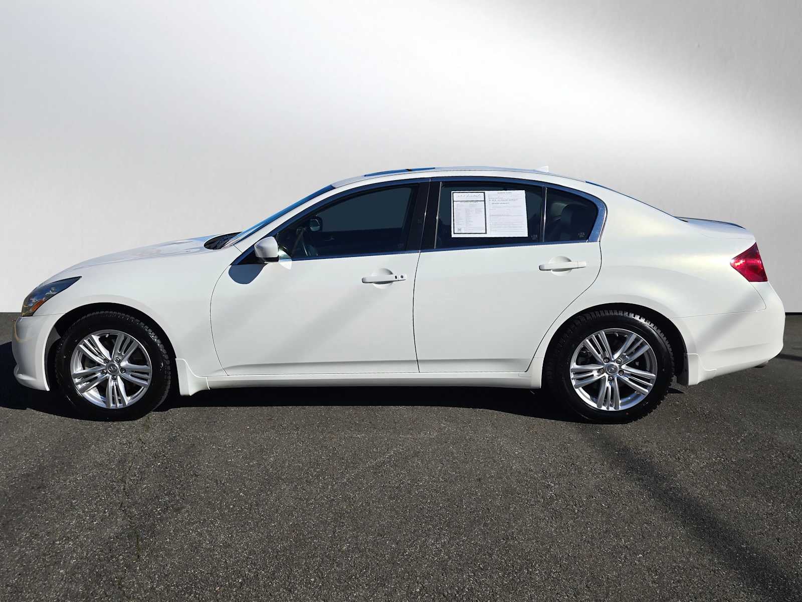 2013 INFINITI G37 x