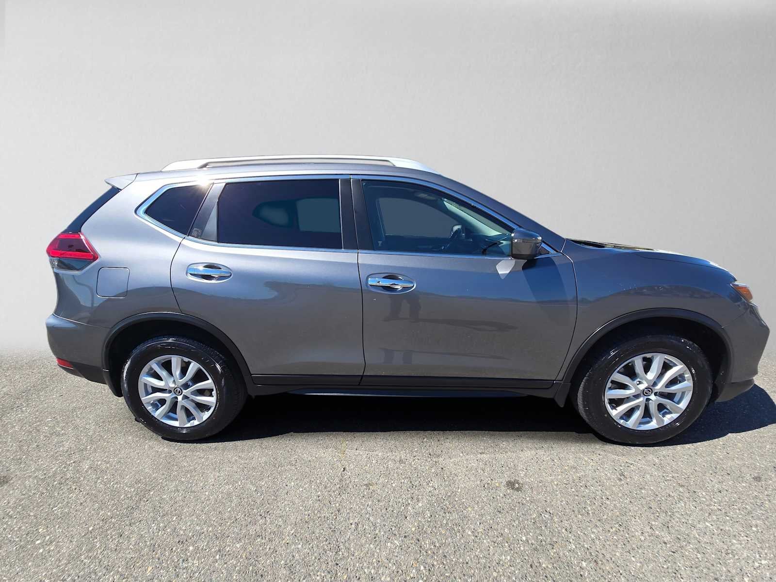 Used 2018 Nissan Rogue SV with VIN JN8AT2MV4JW352417 for sale in Edmonds, WA