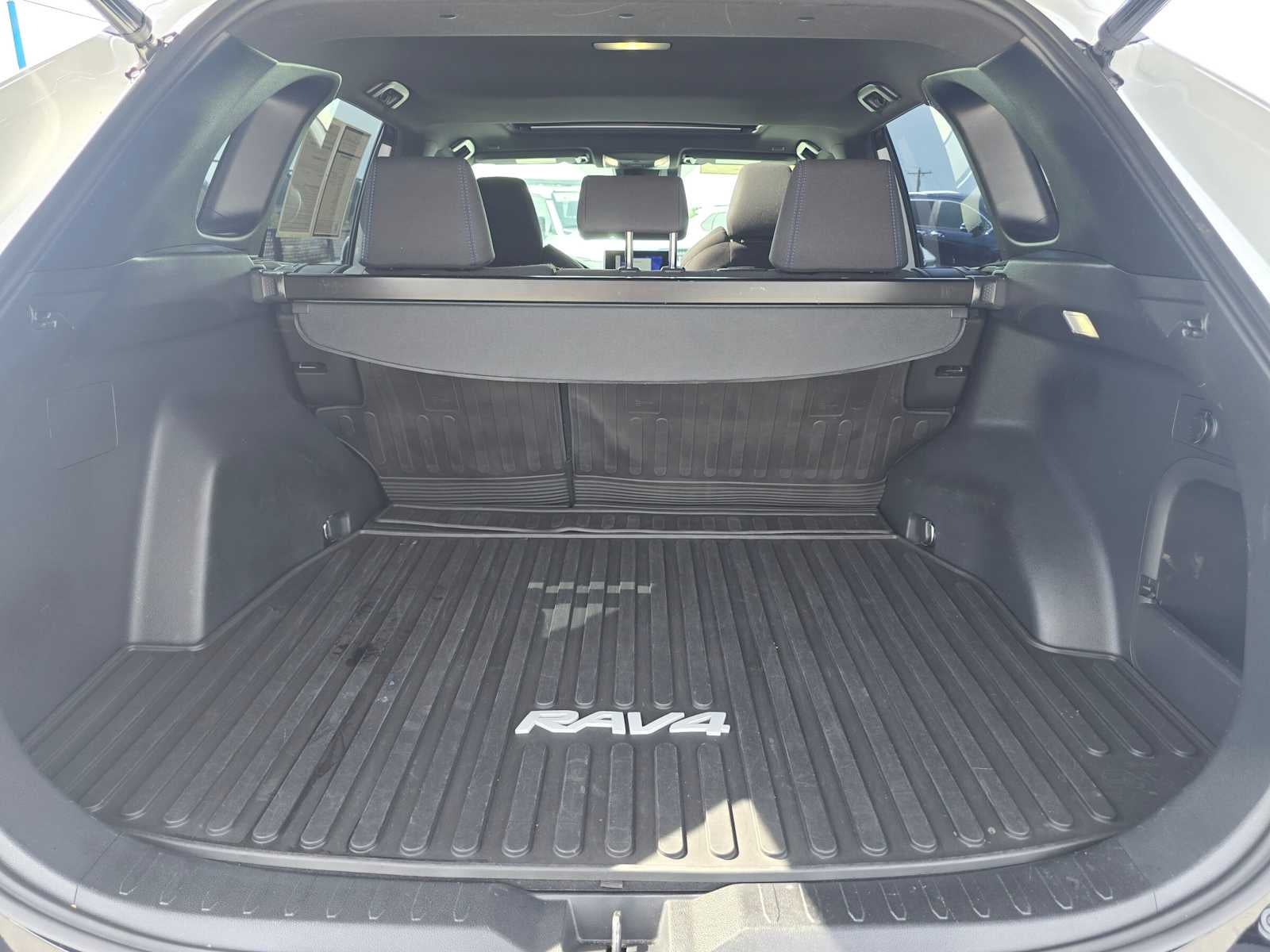 2023 Toyota RAV4 Hybrid SE