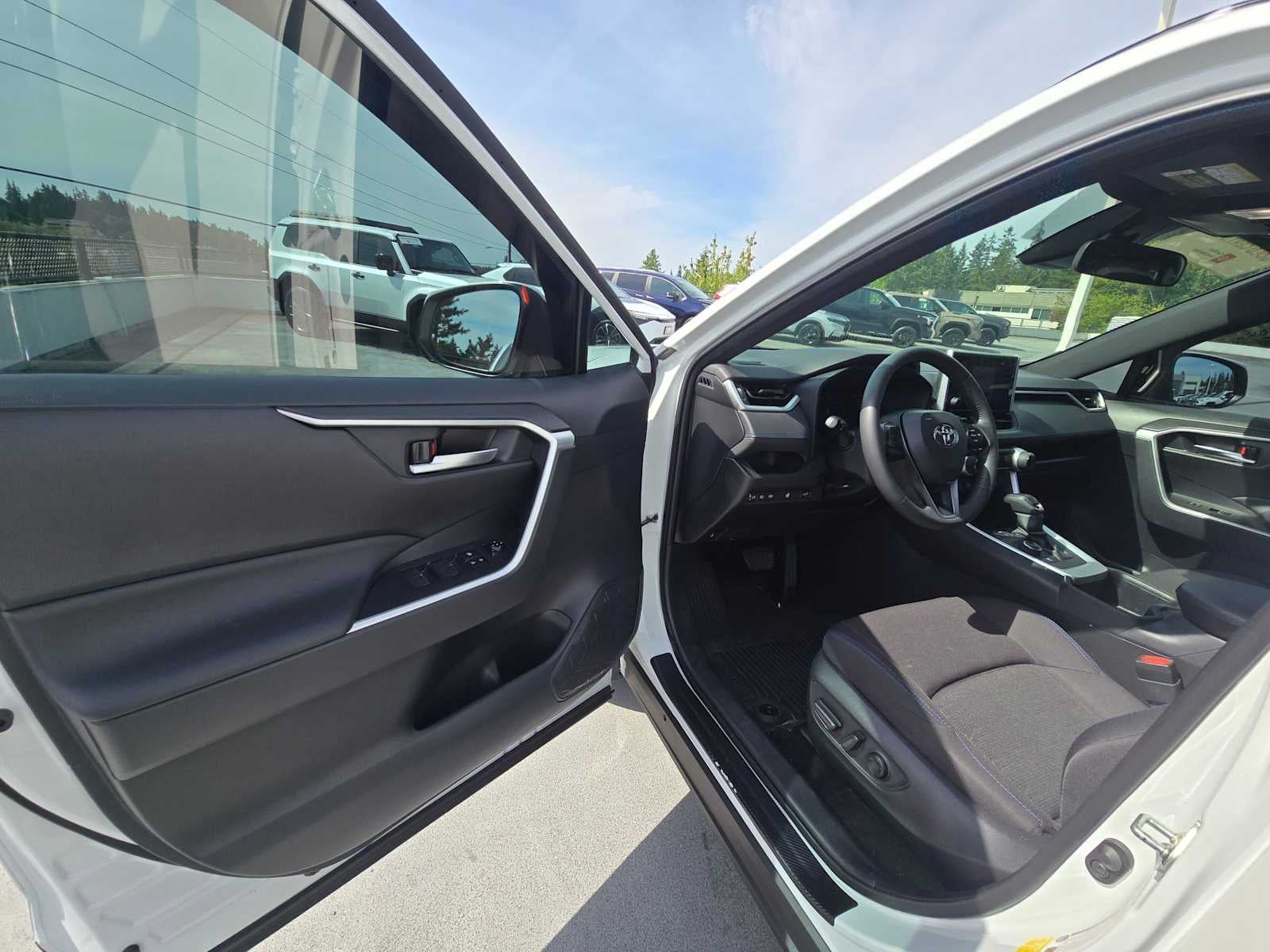 2023 Toyota RAV4 Hybrid SE