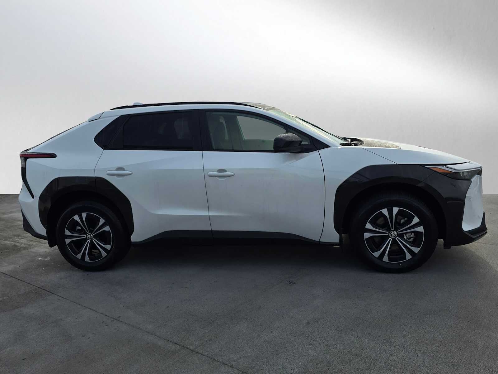 2025 Toyota bZ4X XLE