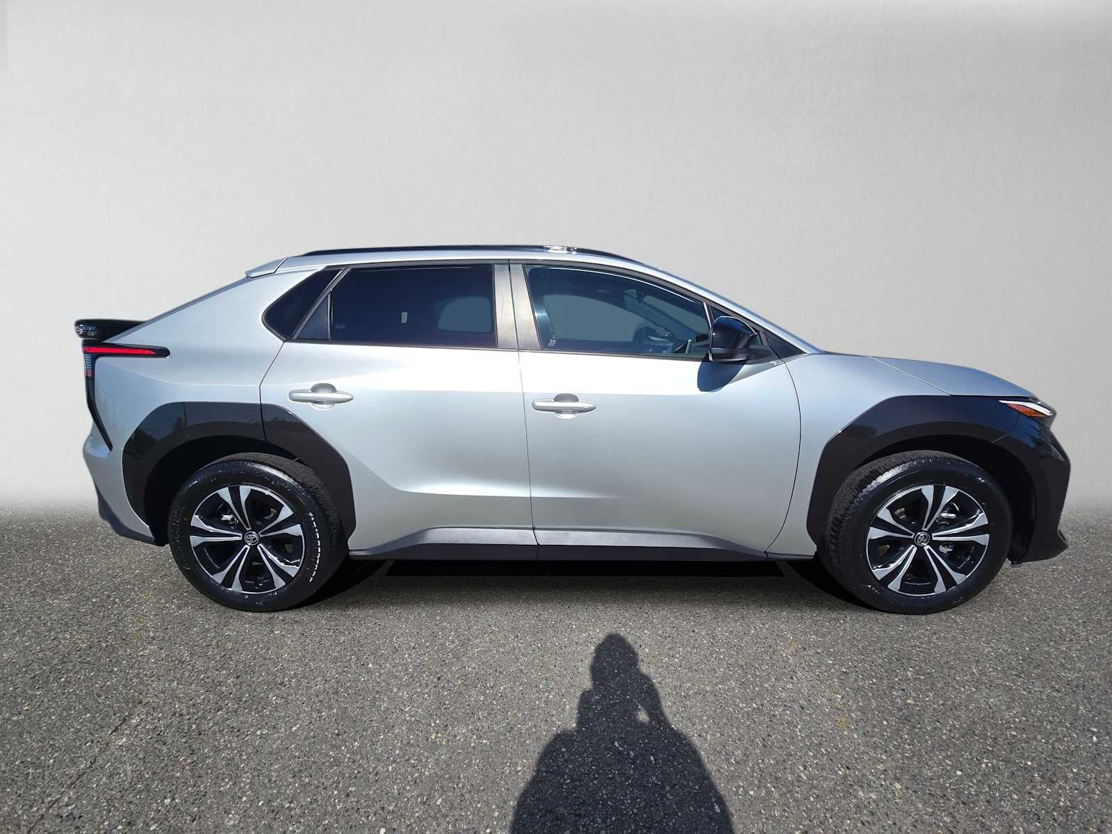 Used 2024 Toyota bZ4X XLE with VIN JTMAAAAA7RA049685 for sale in Edmonds, WA