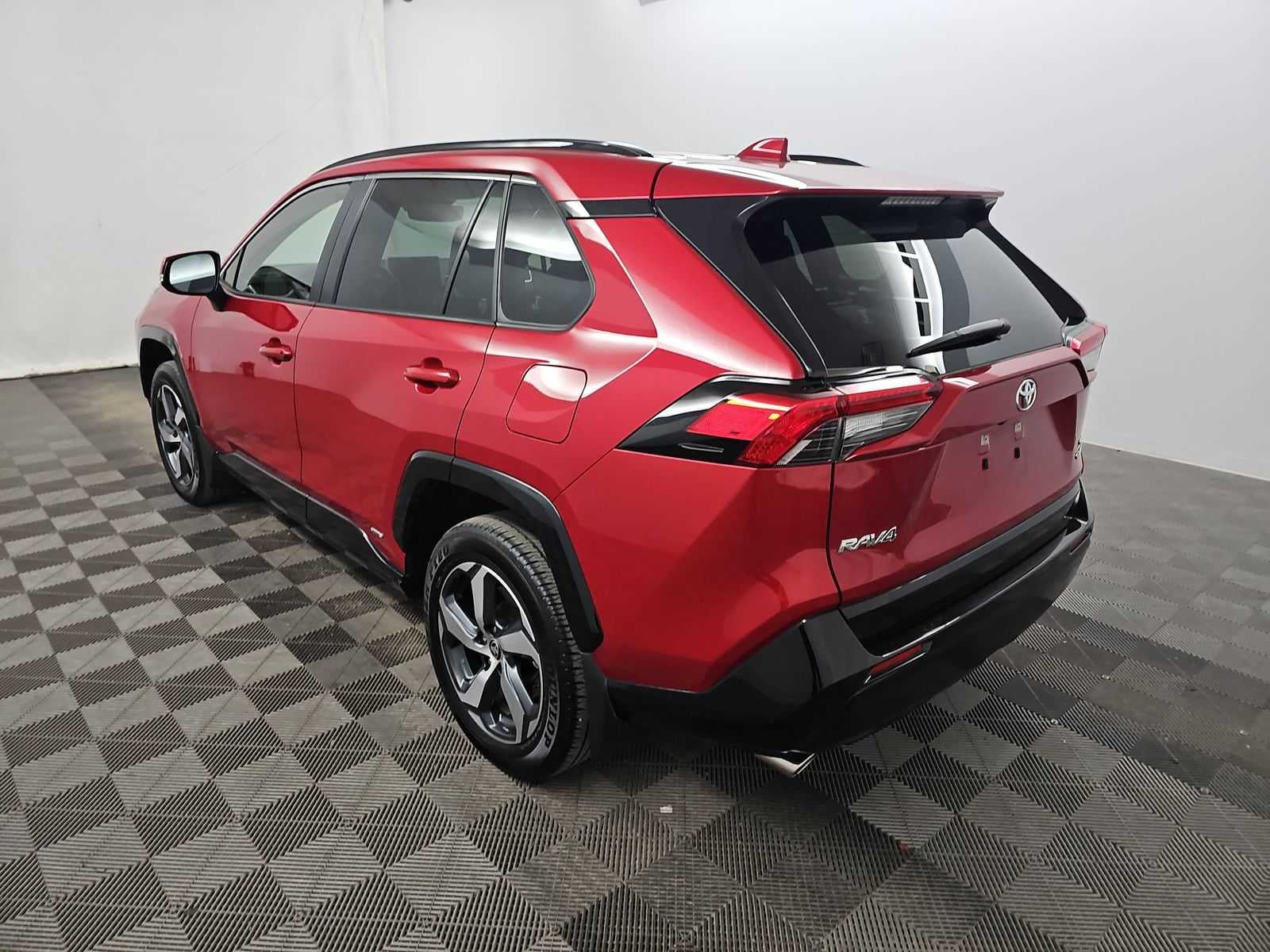 2025 Toyota RAV4 Plug-In Hybrid SE