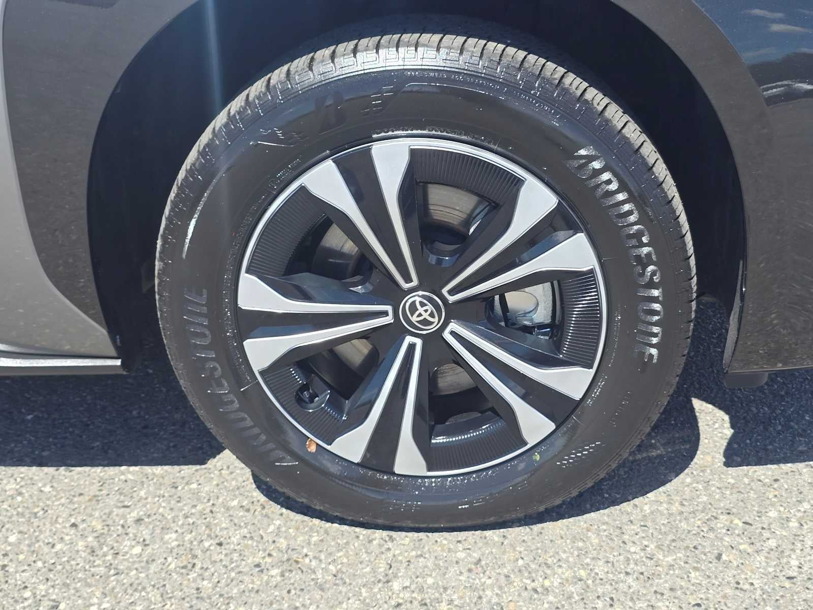 2025 Toyota bZ4X XLE