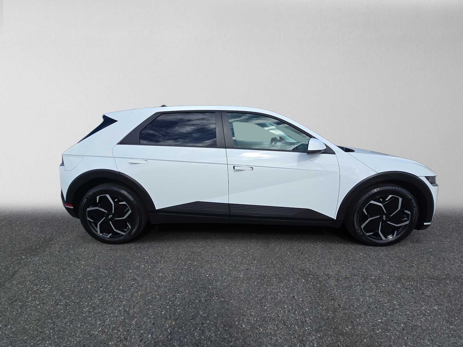 Used 2024 Hyundai IONIQ 5 SEL with VIN KM8KN4DE8RU284129 for sale in Edmonds, WA