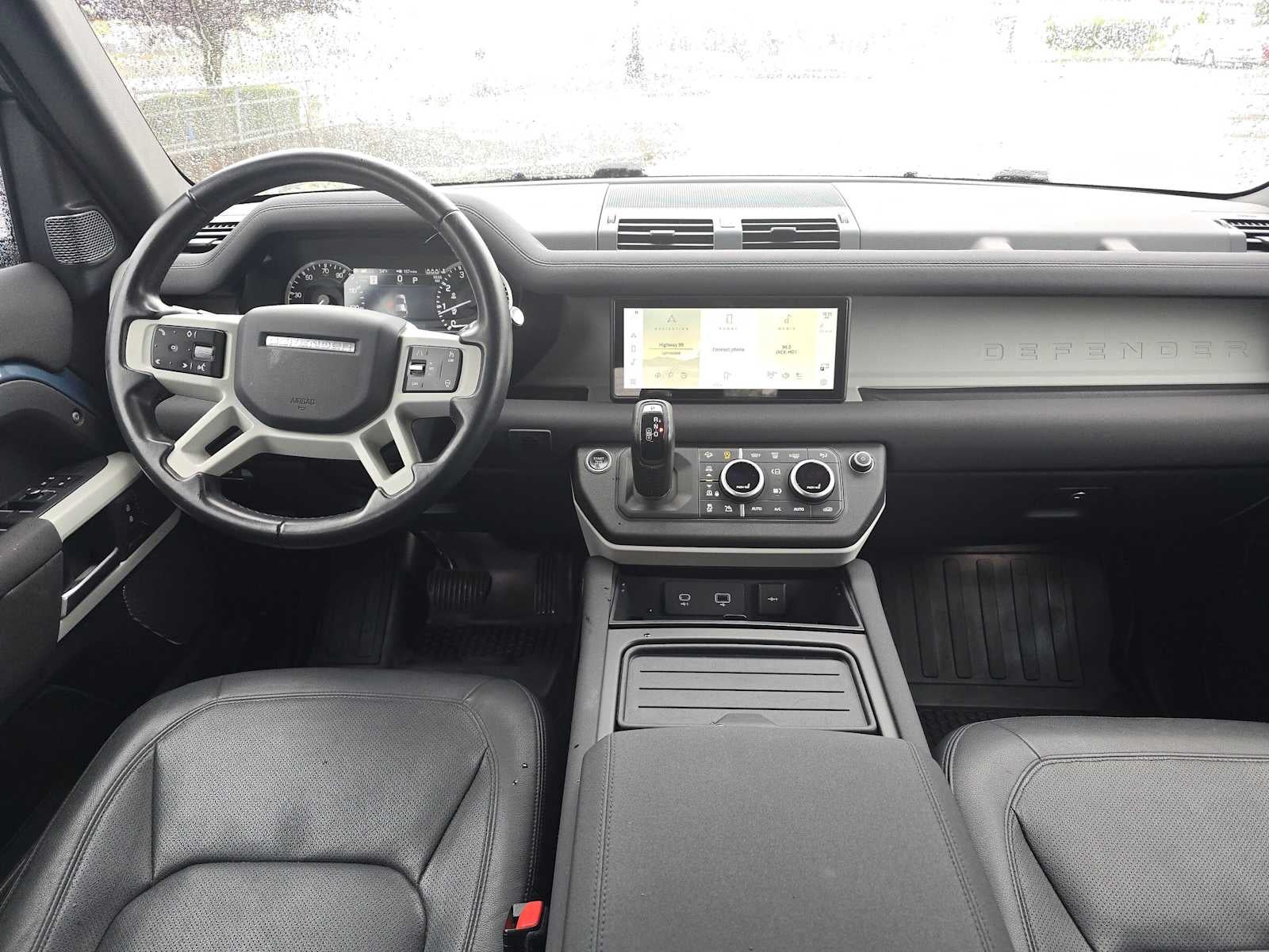 2023 Land Rover Defender SE