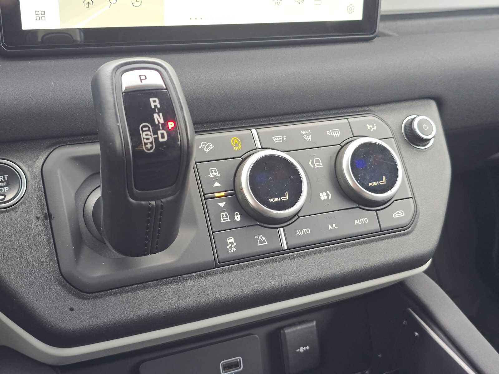 2023 Land Rover Defender SE