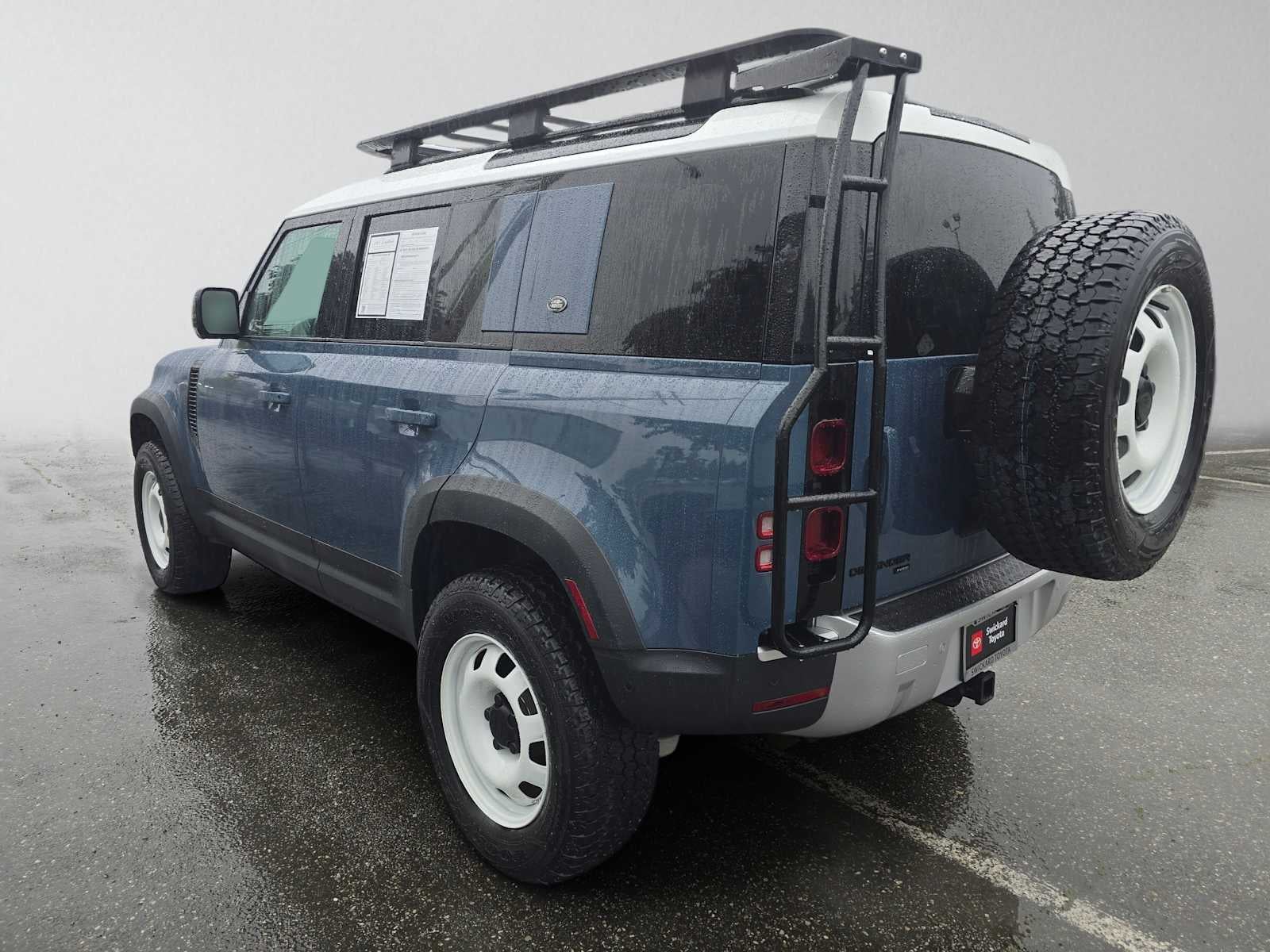 2023 Land Rover Defender SE