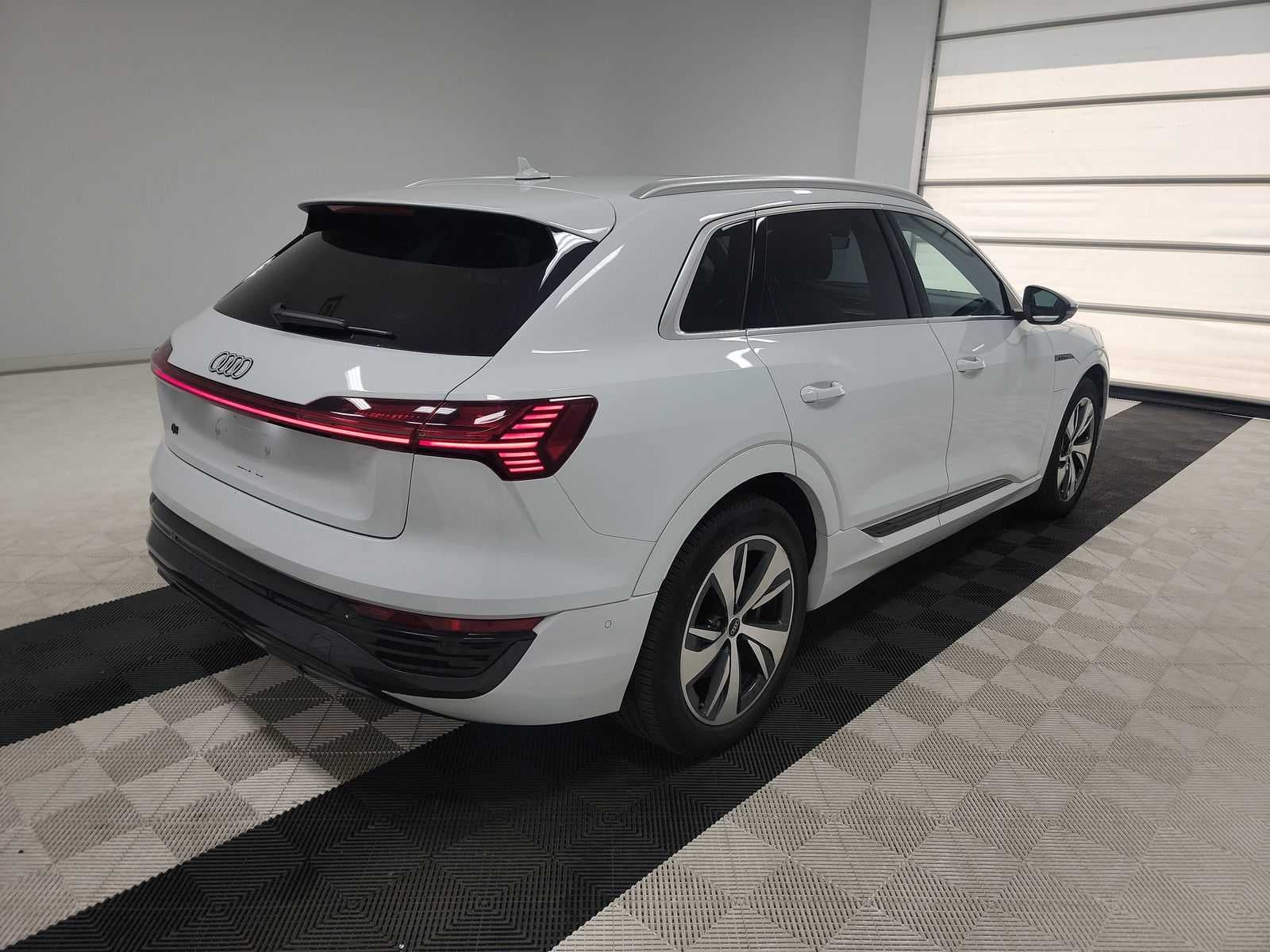 2024 Audi Q8 e-tron Premium Plus