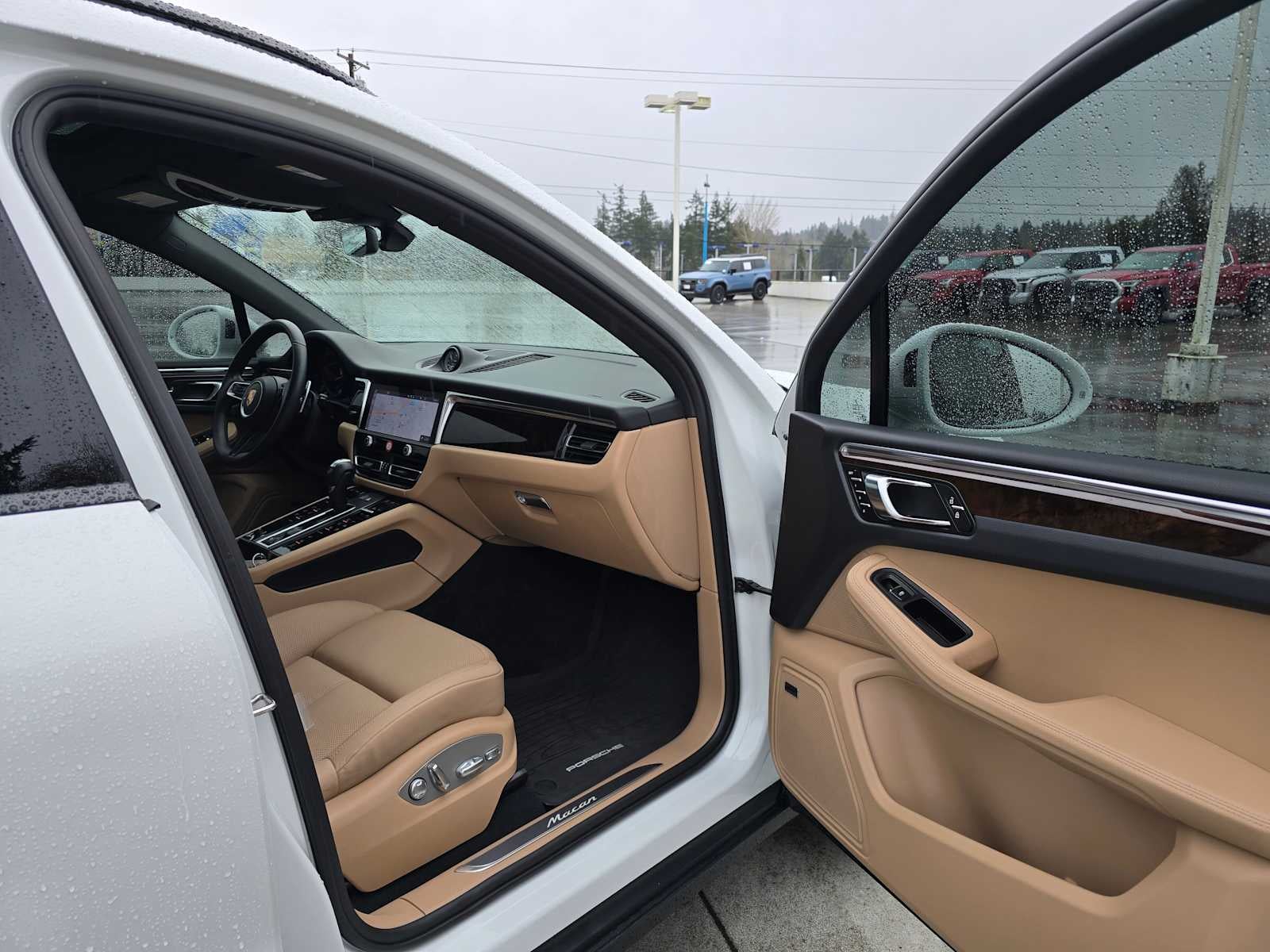 2025 Porsche Macan Base