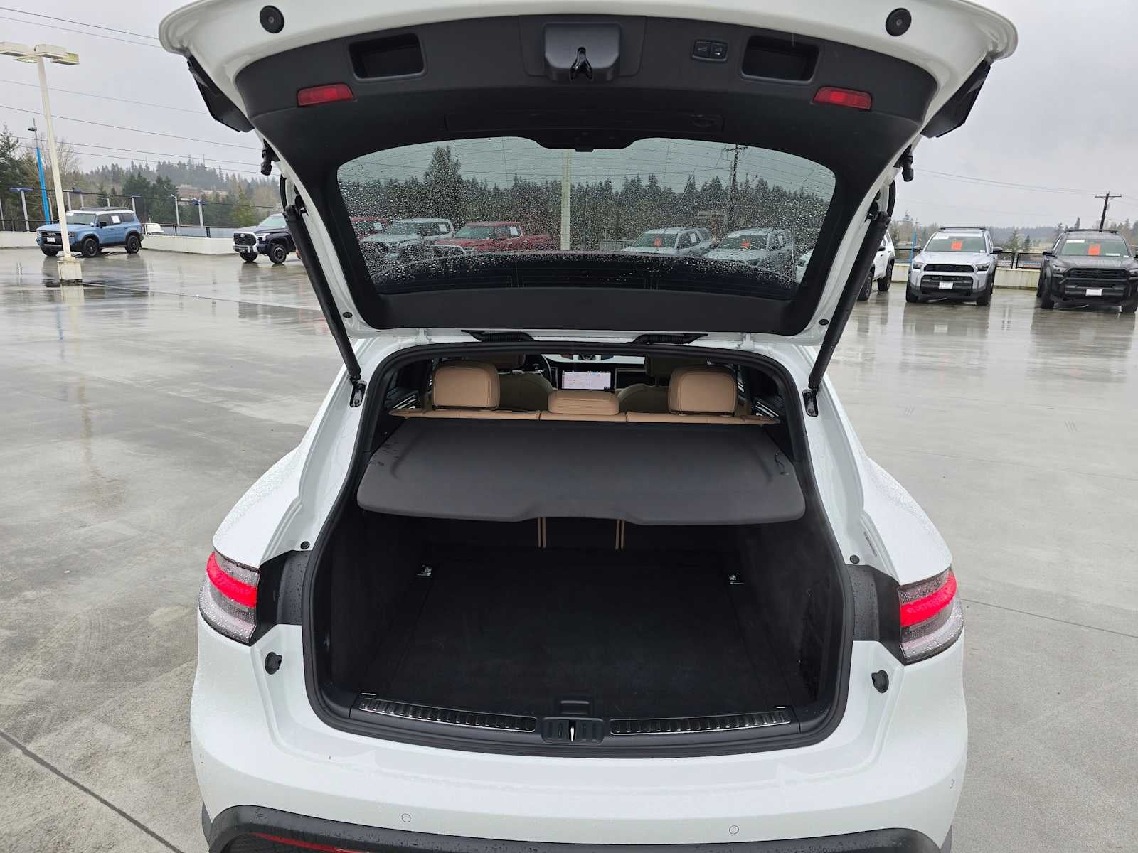 2025 Porsche Macan Base