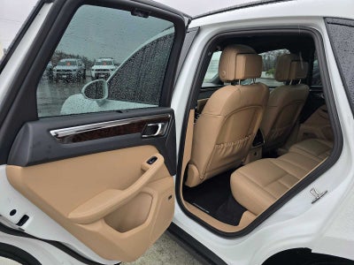 2025 Porsche Macan Base