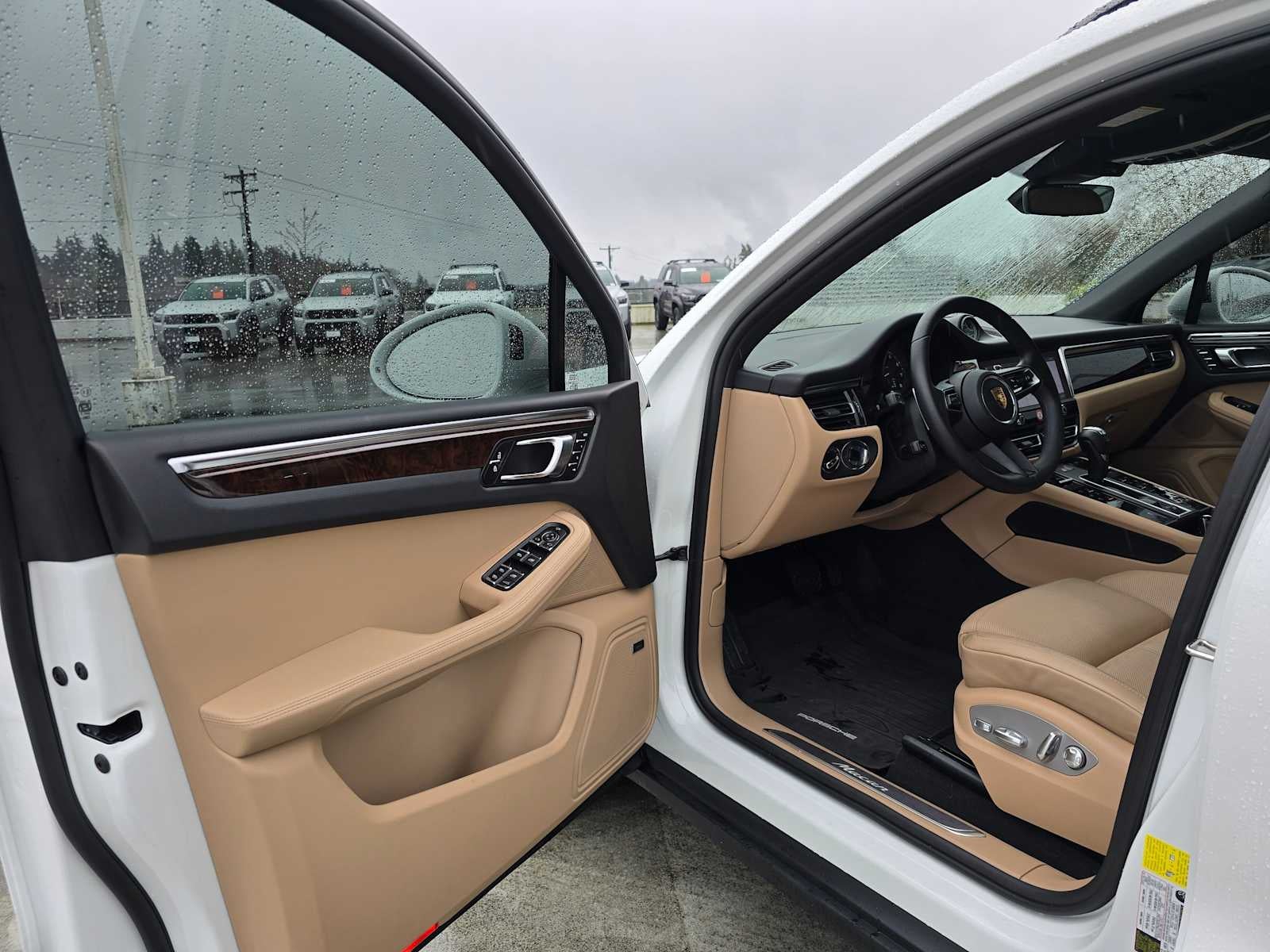 2025 Porsche Macan Base