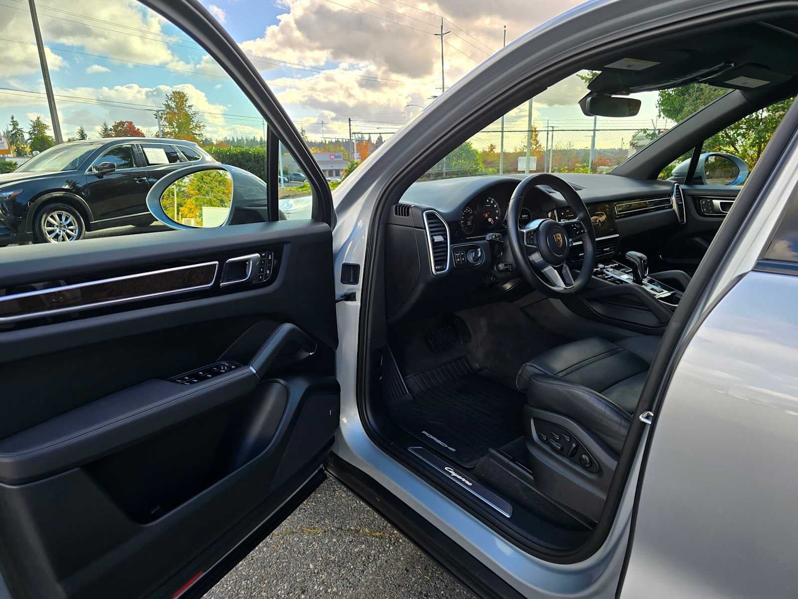 2023 Porsche Cayenne Platinum Edition