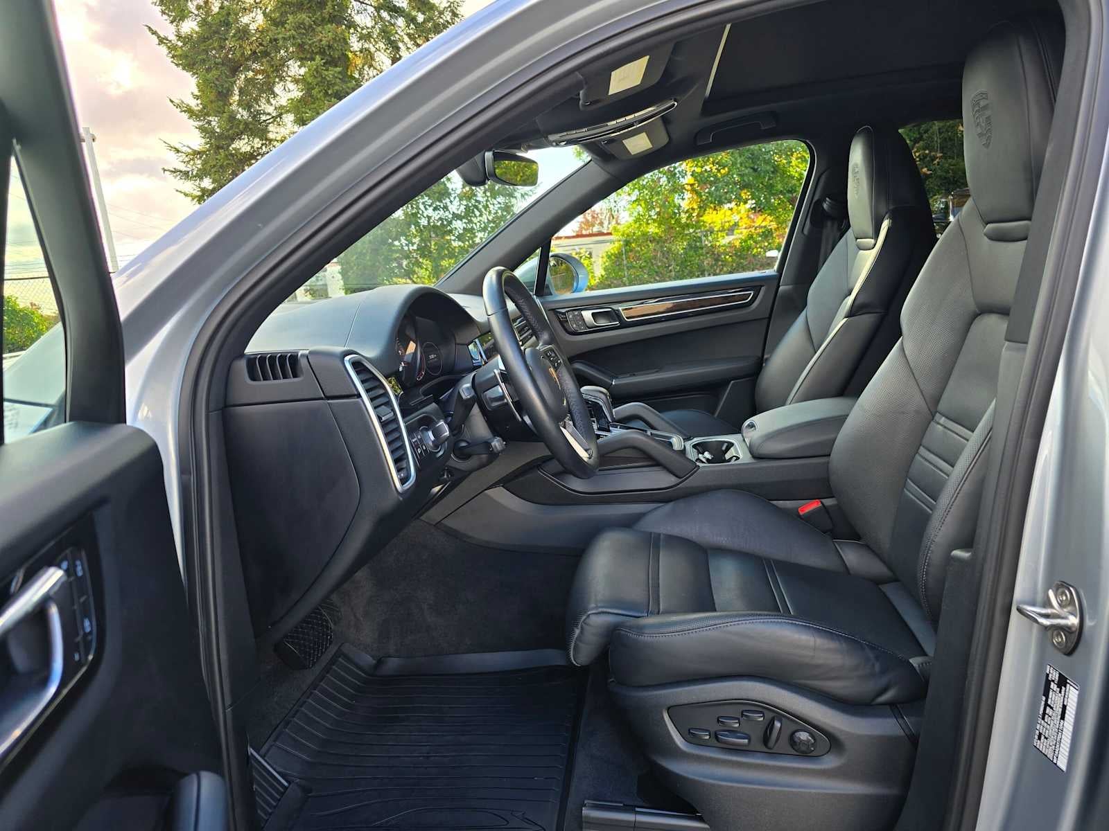 2023 Porsche Cayenne Platinum Edition